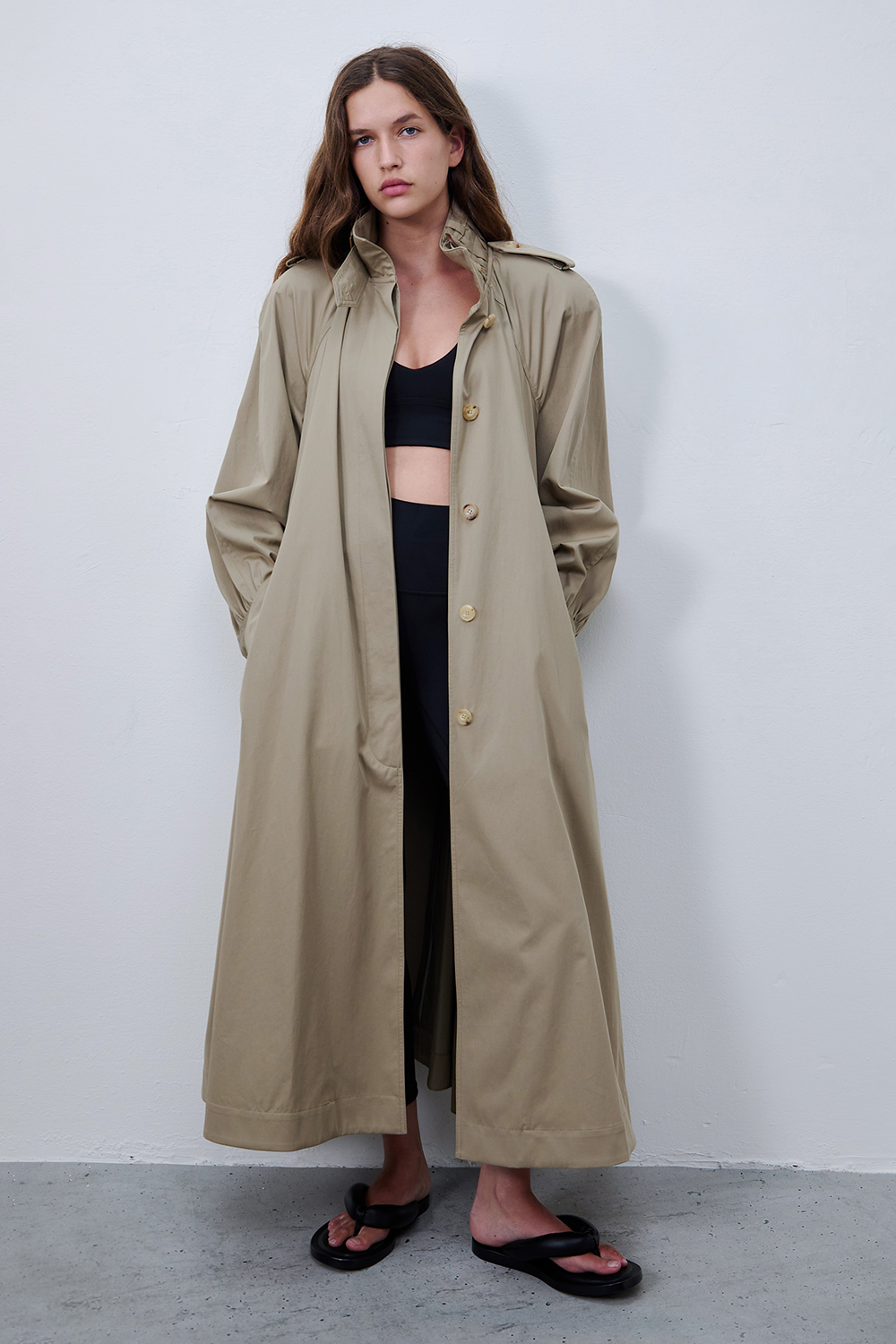 תמונת דוגמן קידמית של מעיל טרנץ'