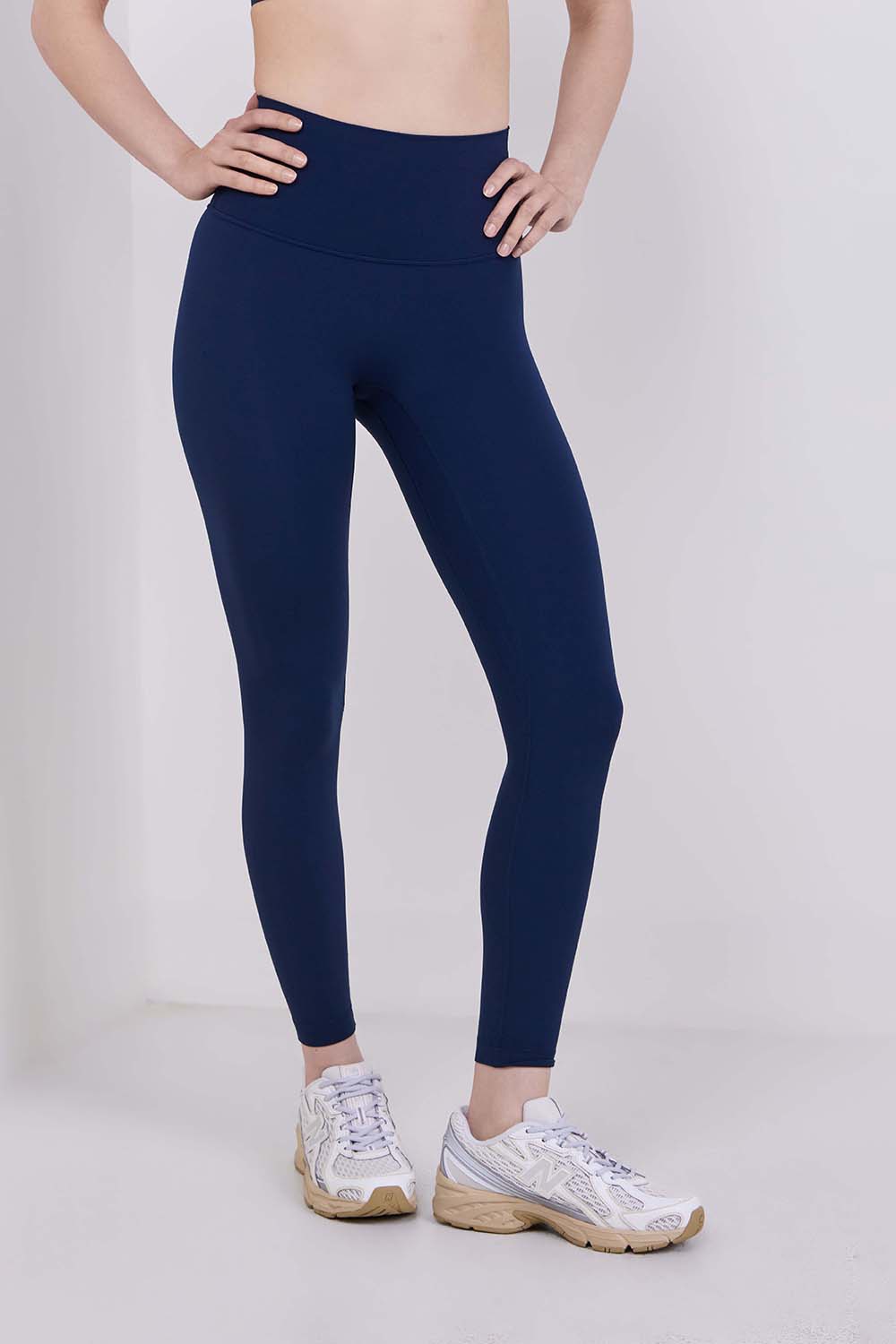 תמונת דוגמן קידמית של Align No-Line HR Pant 25'' Leggings