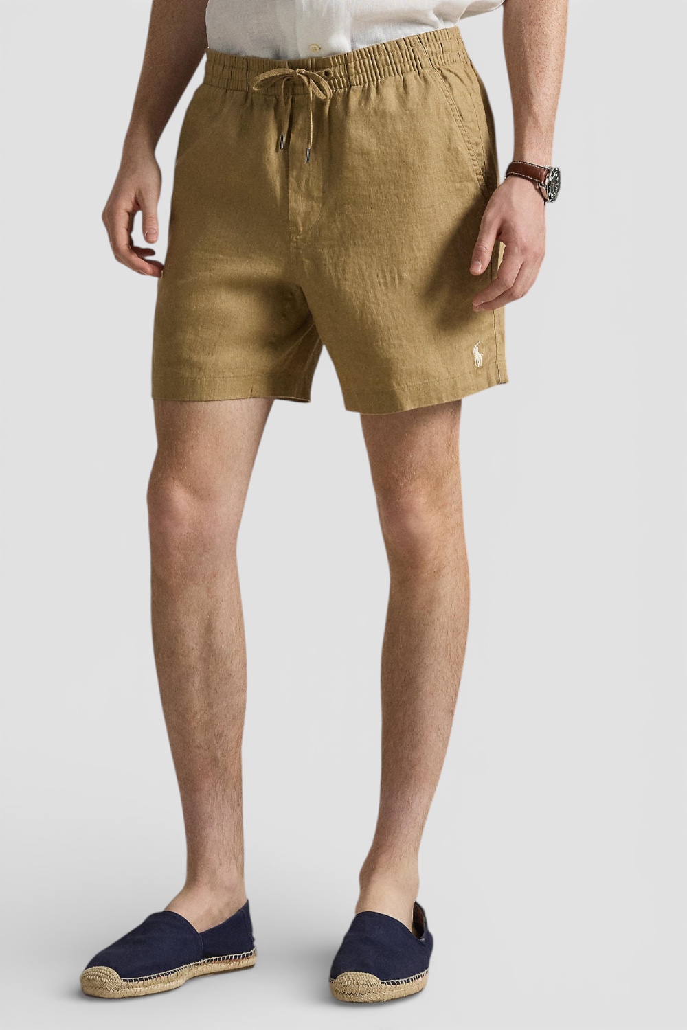 תמונת דוגמן קידמית של מכנסיים קצרים