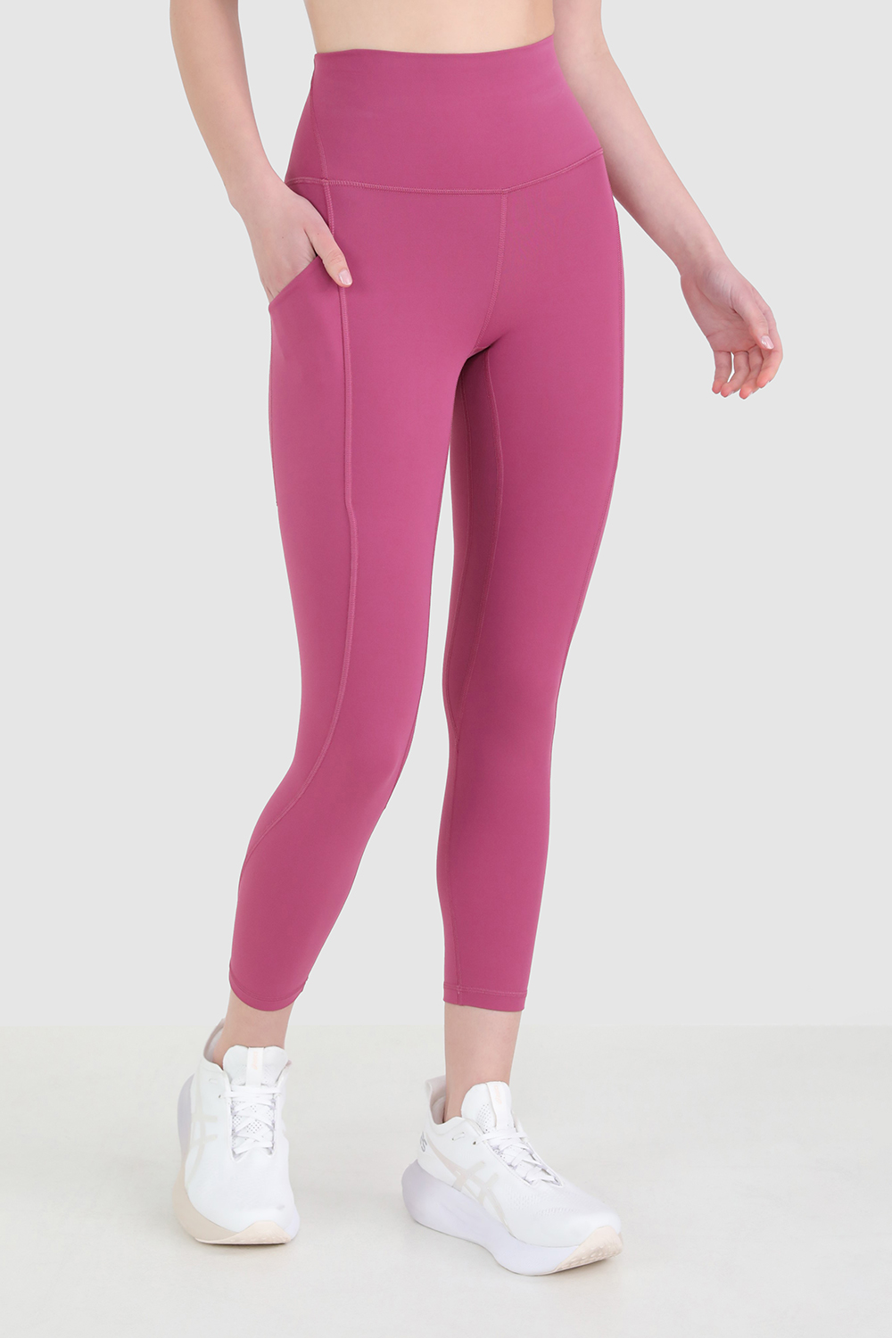 תמונת דוגמן קידמית של Align High-Rise Crop 23 *Pockets