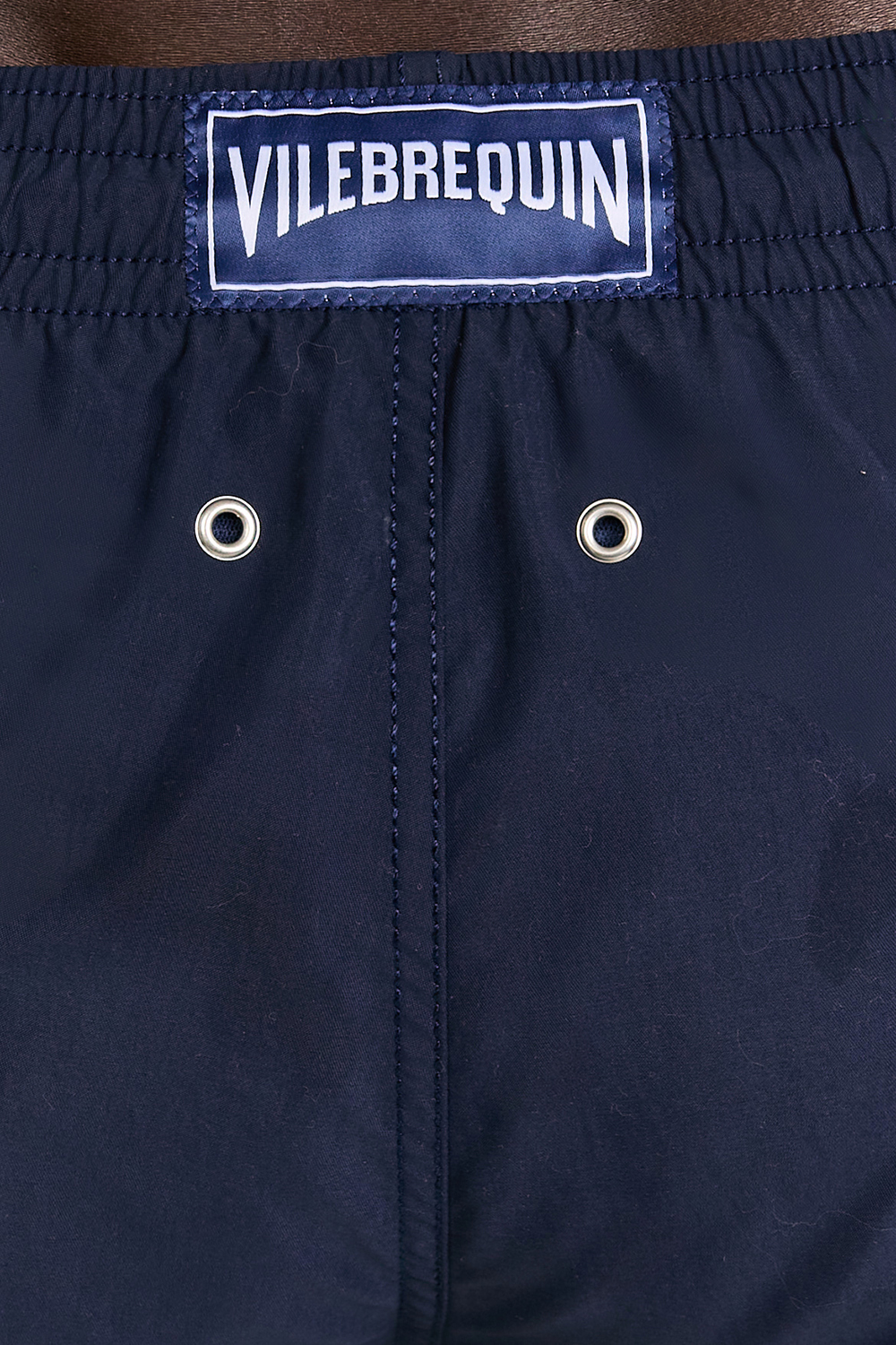 תמונת תקריב דוגמן של מכנסי בגד ים מוריאה