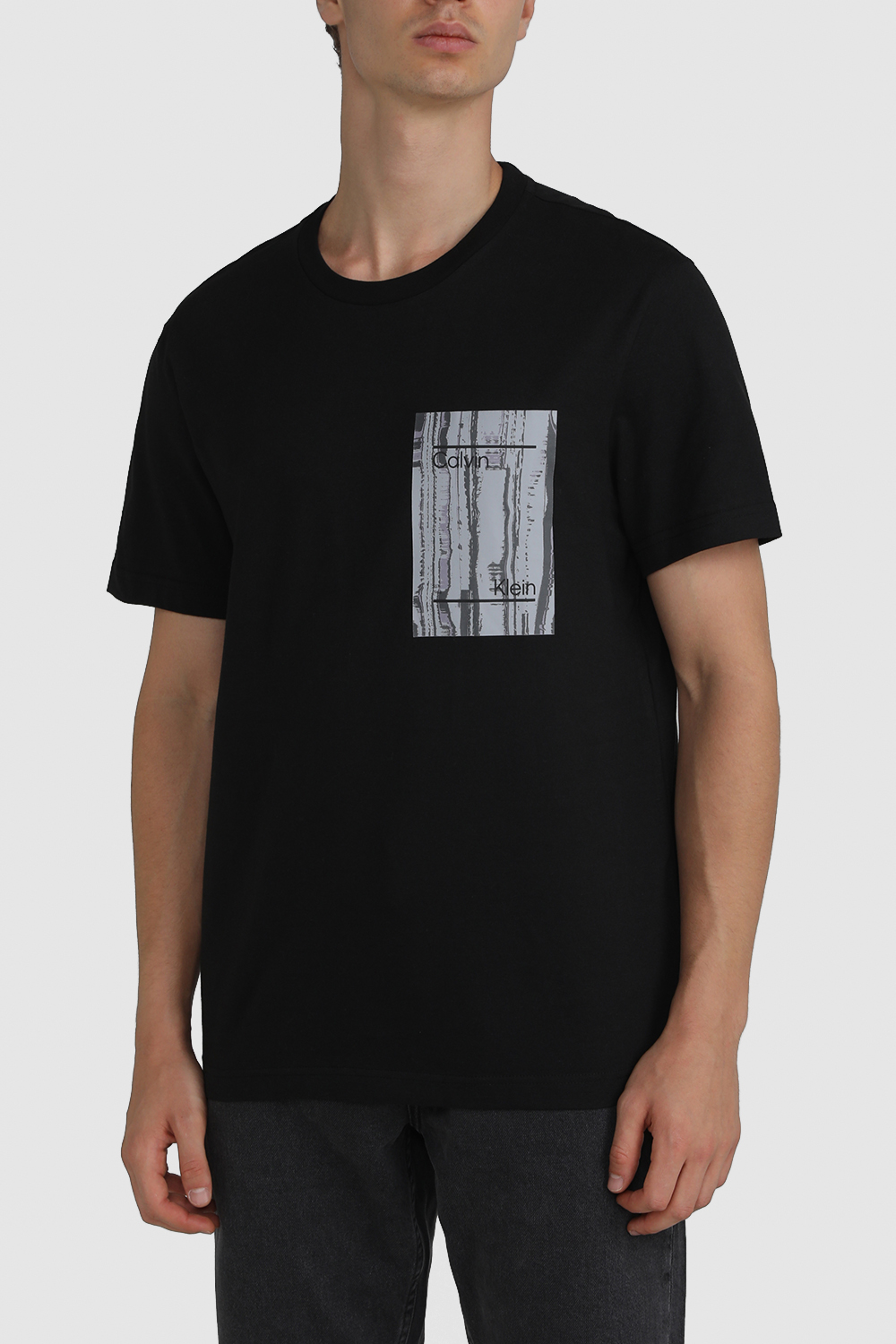 תמונת דוגמן קידמית של חולצת טי עם הדפס