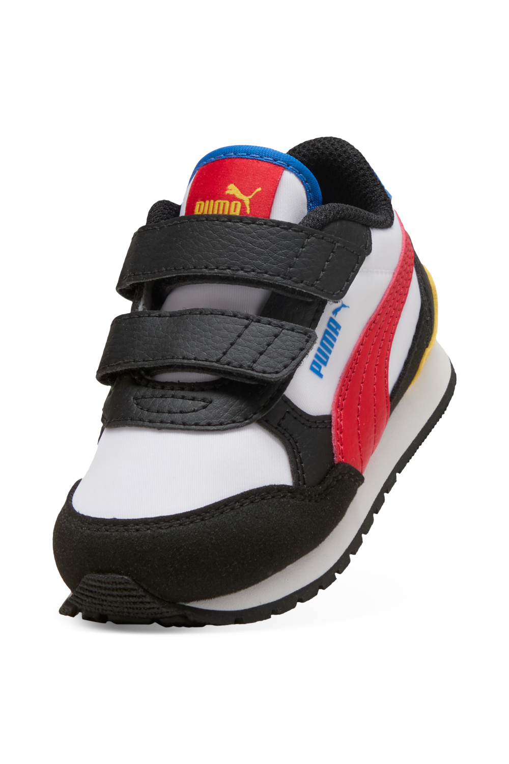 תמונת פנים של נעלי סניקרס