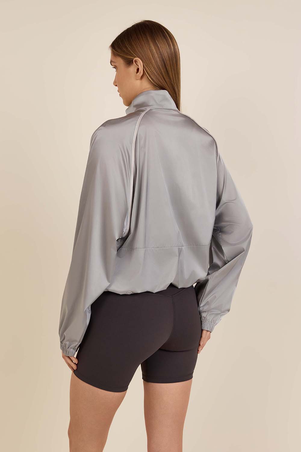 תמונת דוגמן אחורית של Stretch-Satin Flocked Training Jacket