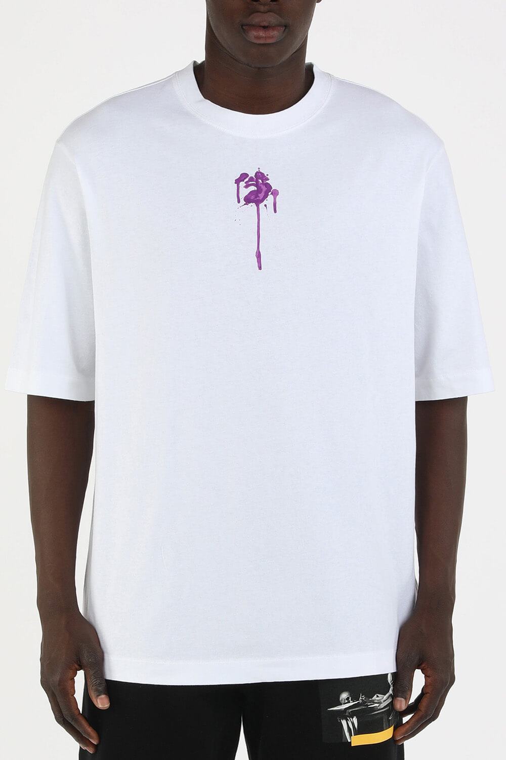 תמונת דוגמן קידמית של חולצת טי פלמינגו בצבע לבן