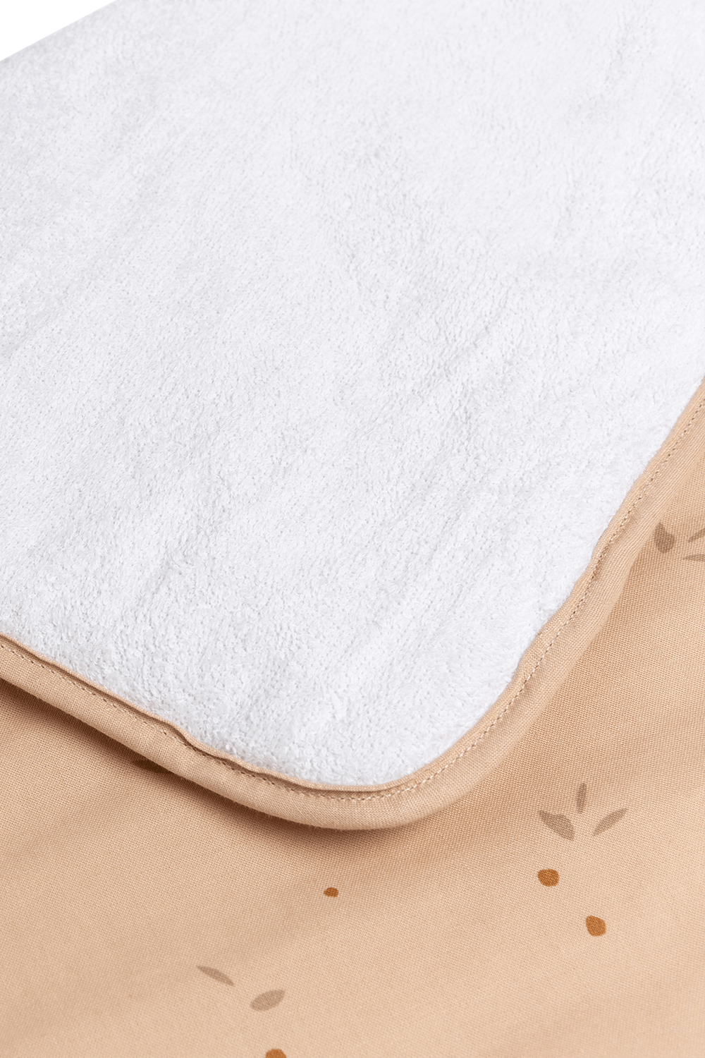 תמונה אחורית של משטח החתלה נייד מכותנה אורגנית