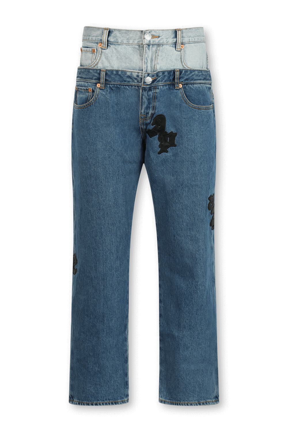 תמונה קידמית של מכנסי ג'ינס כחולים במראה כפול עם הדפס כתב יד