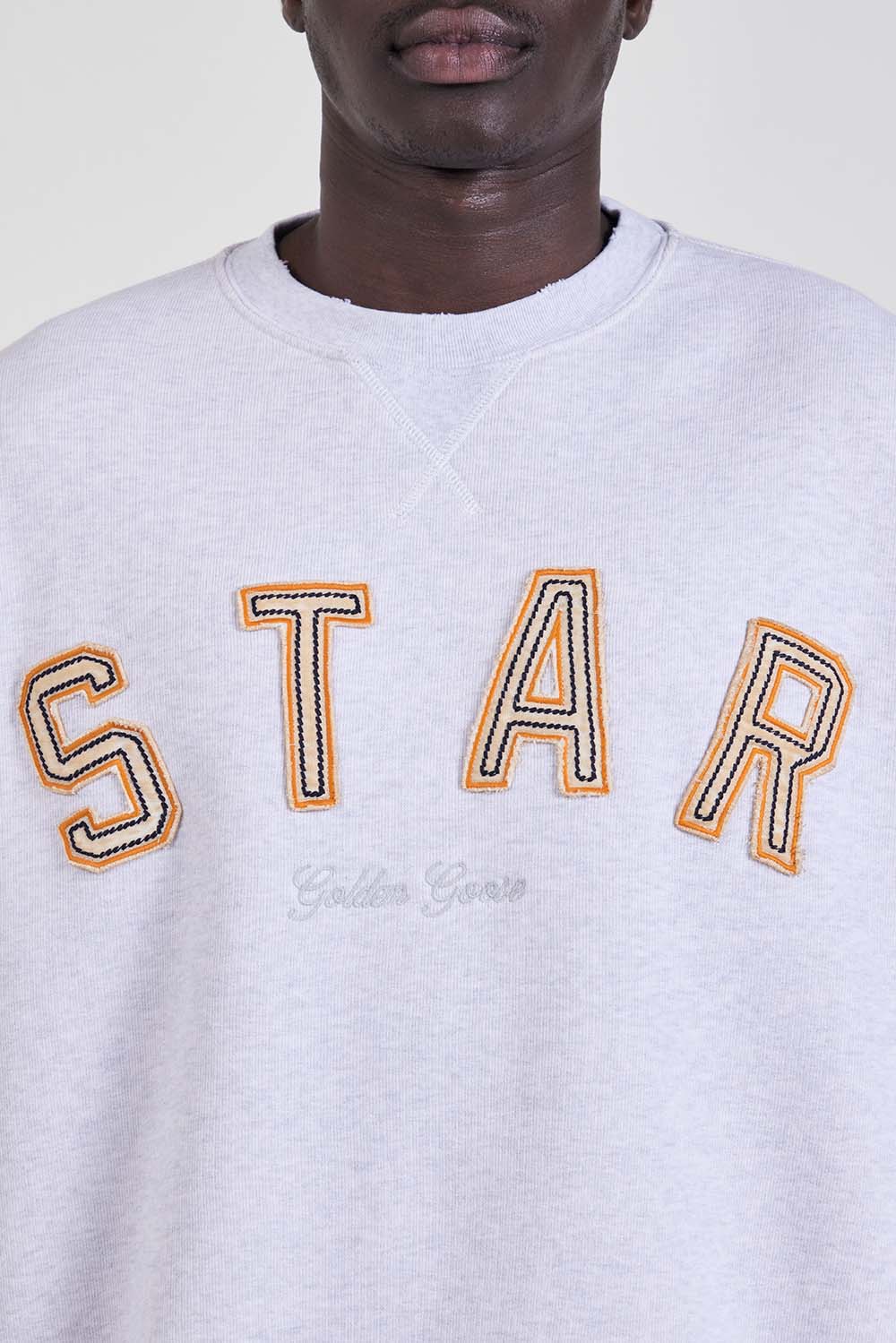 תמונת תקריב דוגמן של סווטשירט