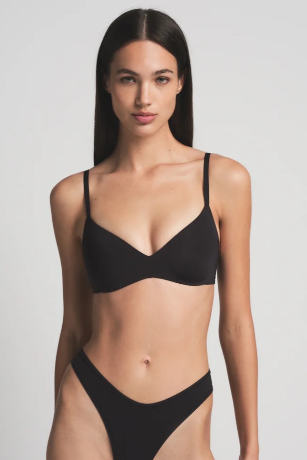 תמונת דוגמן קידמית של PUSH UP PLUNGE BRA