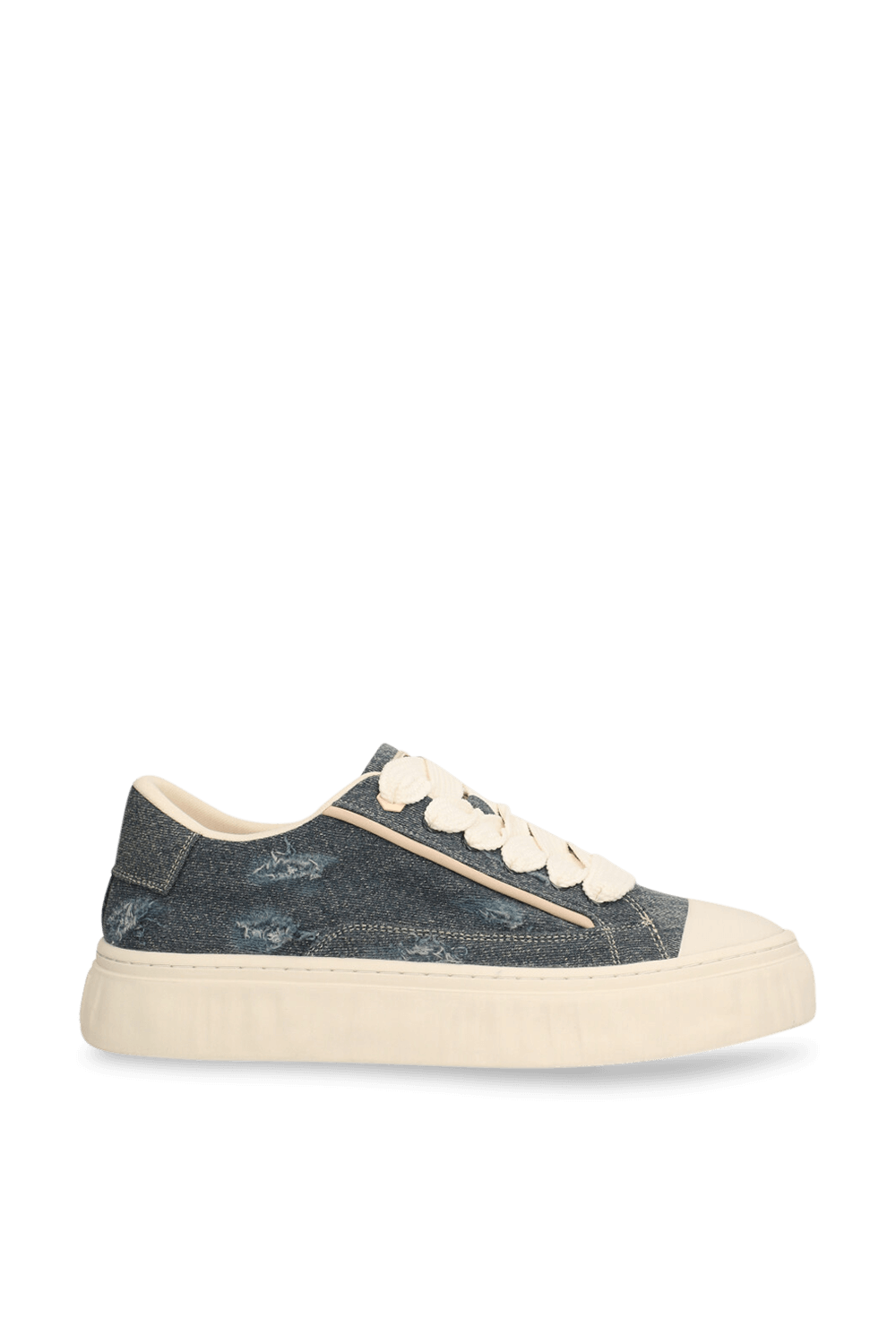 תמונה קידמית של נעלי סניקרס