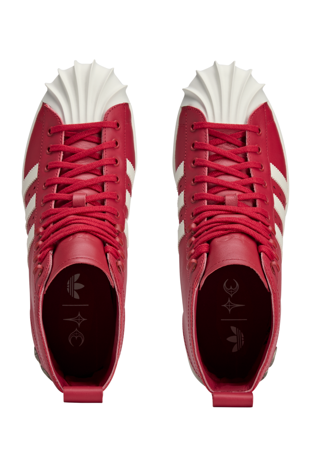 תמונת פנים של נעלי סניקרס גבוהות אדידס X טאג קלאב