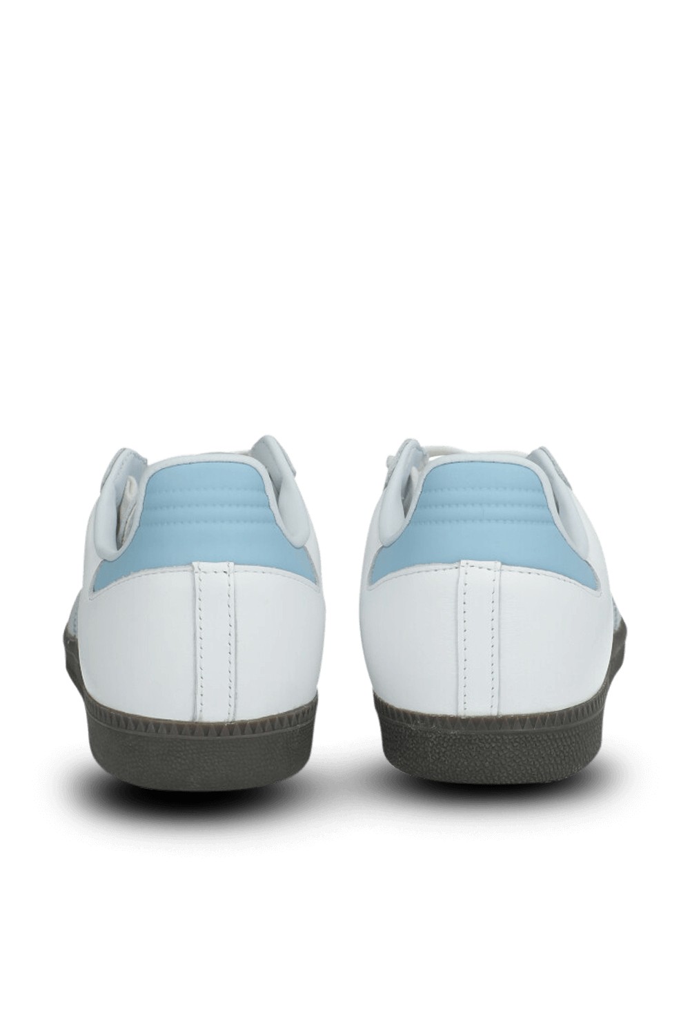 תמונת תקריב של נעלי סניקרס סמבה