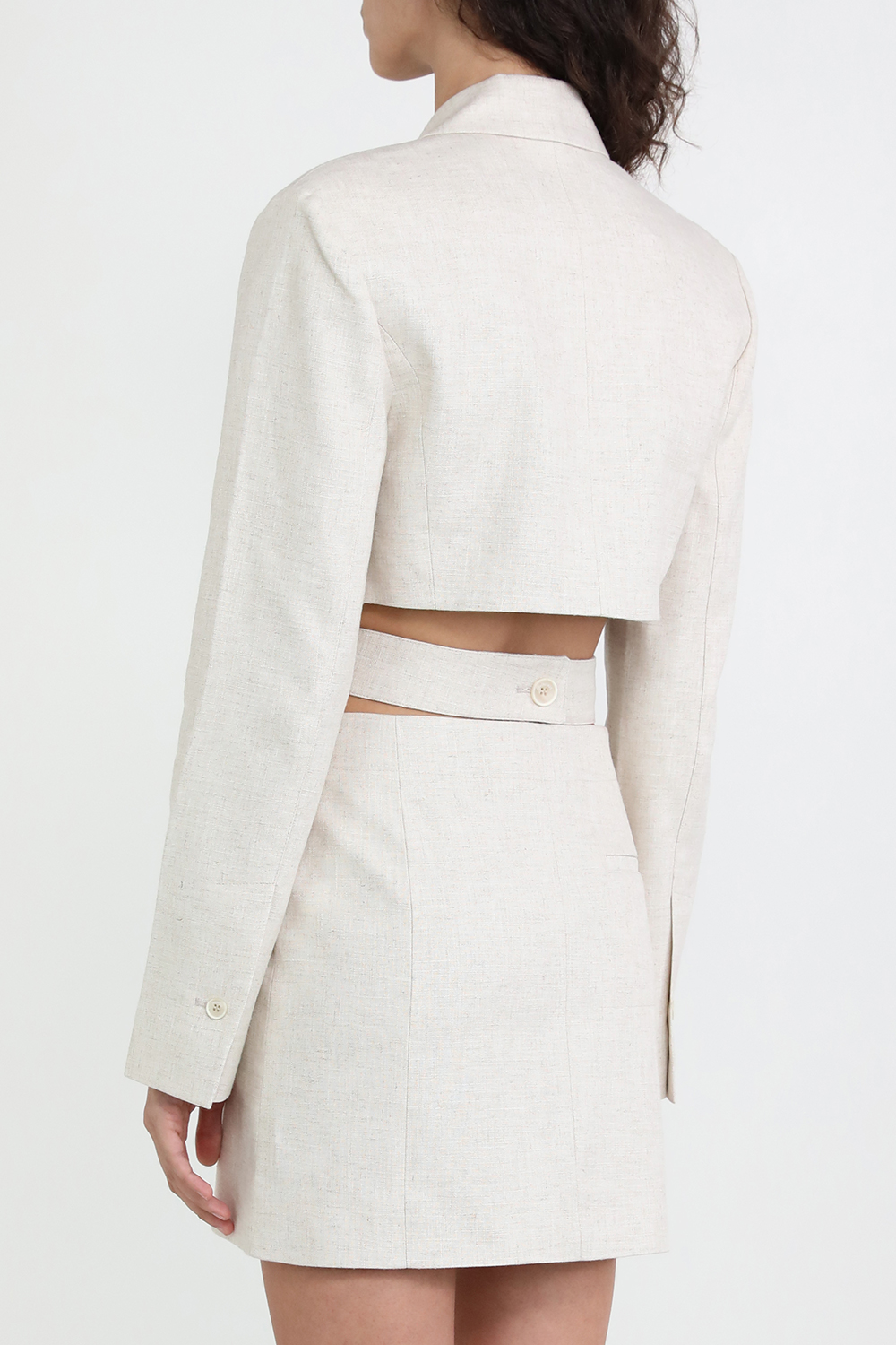 תמונת דוגמן אחורית של שמלת בלייזר ברי