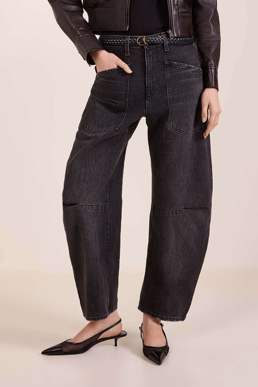 תמונת דוגמן קידמית של מכנסי ג'ינס בגזרת ברל