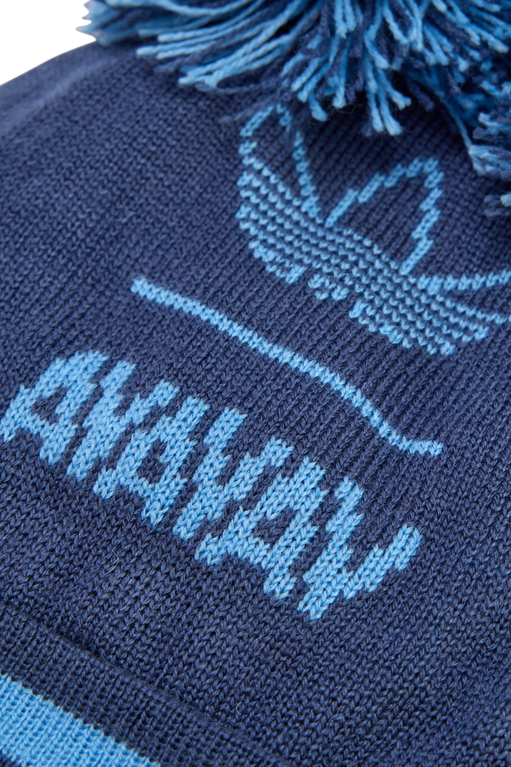 תמונת תקריב של כובע גרב Adidas X AVAVAV