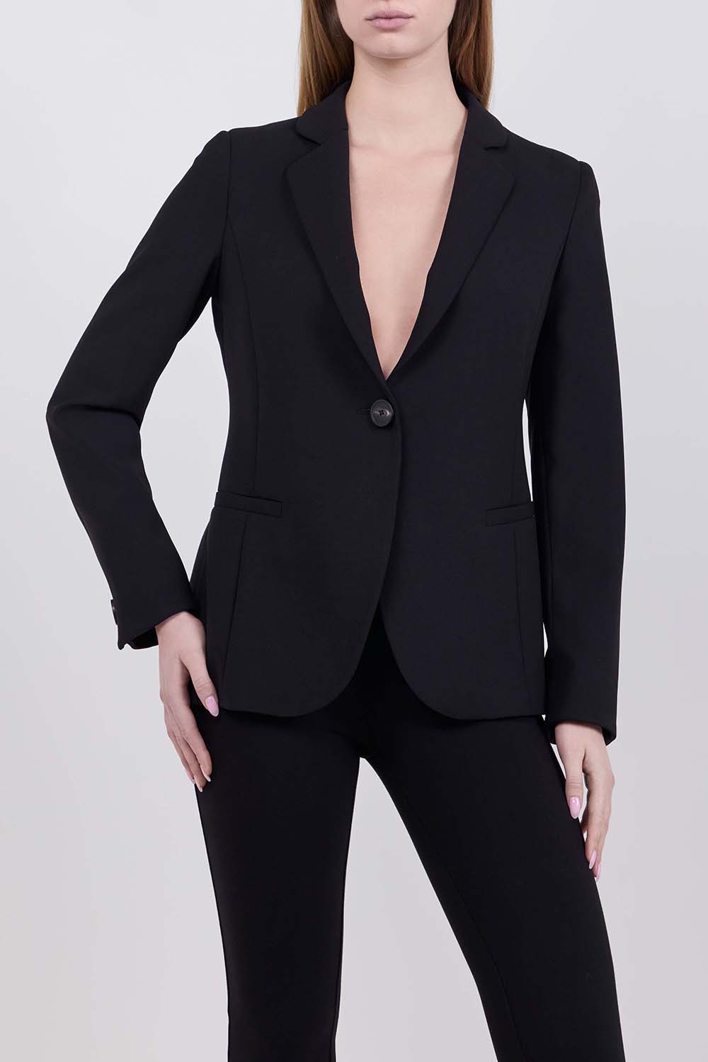 תמונת דוגמן קידמית של בלייזר מחוייט