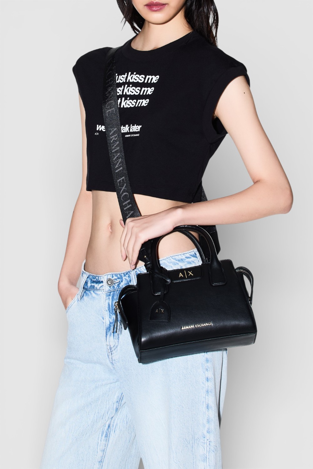 תמונת דוגמן קידמית של תיק קרוסבודי