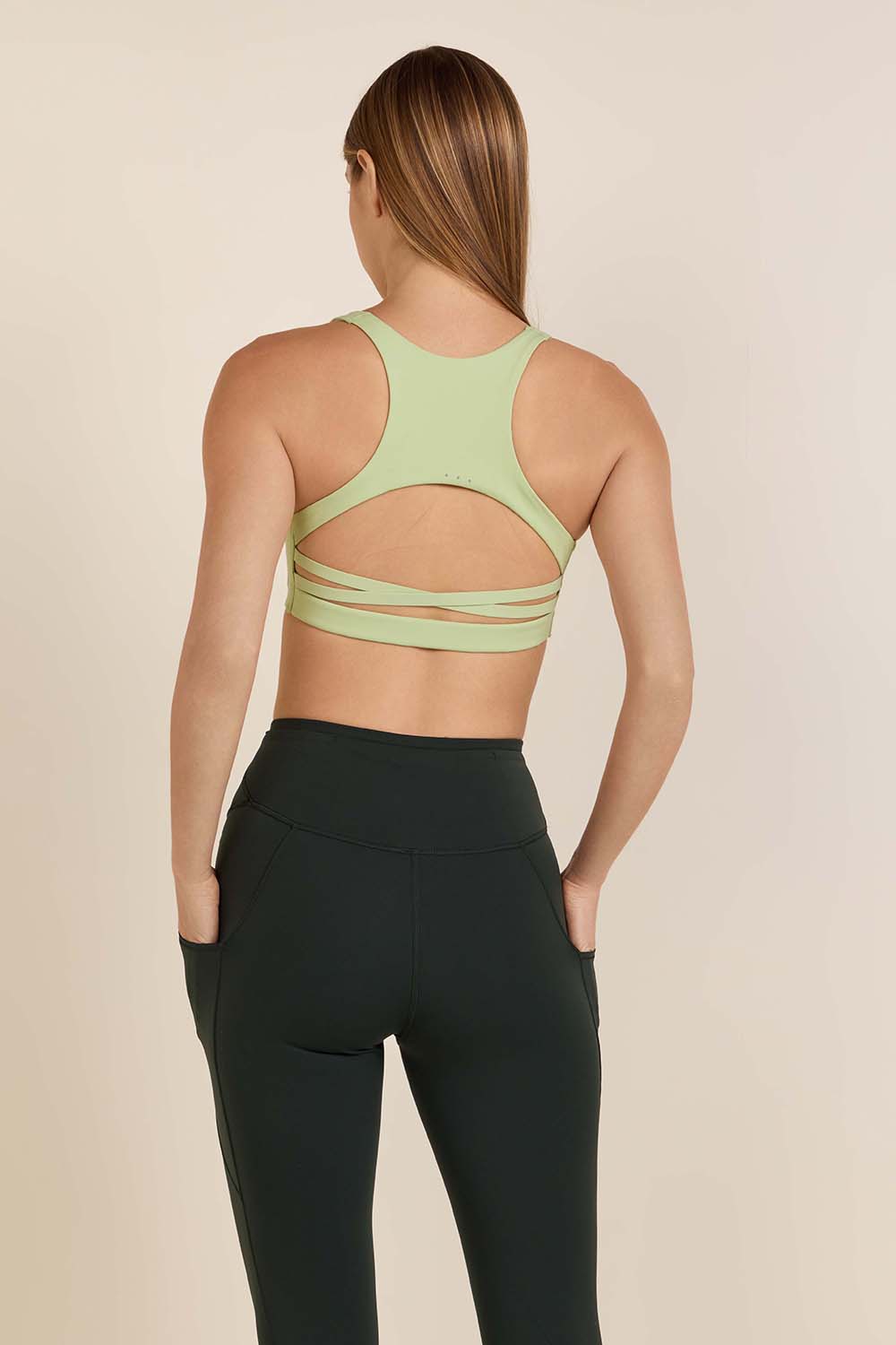 תמונת דוגמן אחורית של Nulux Strappy-Back Sports Bra