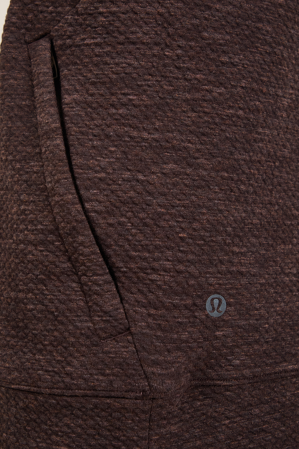 תמונת תקריב דוגמן של Textured Double-Knit Cotton Hoodie