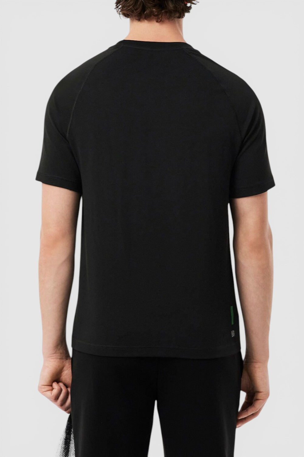 תמונת דוגמן אחורית של חולצת טי