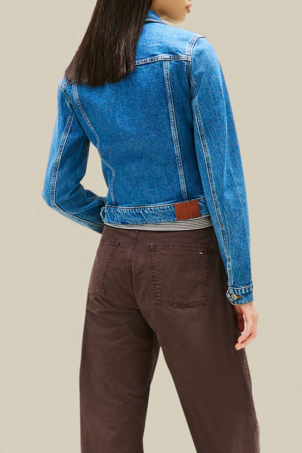 תמונת דוגמן אחורית של ז'קט ג'ינס