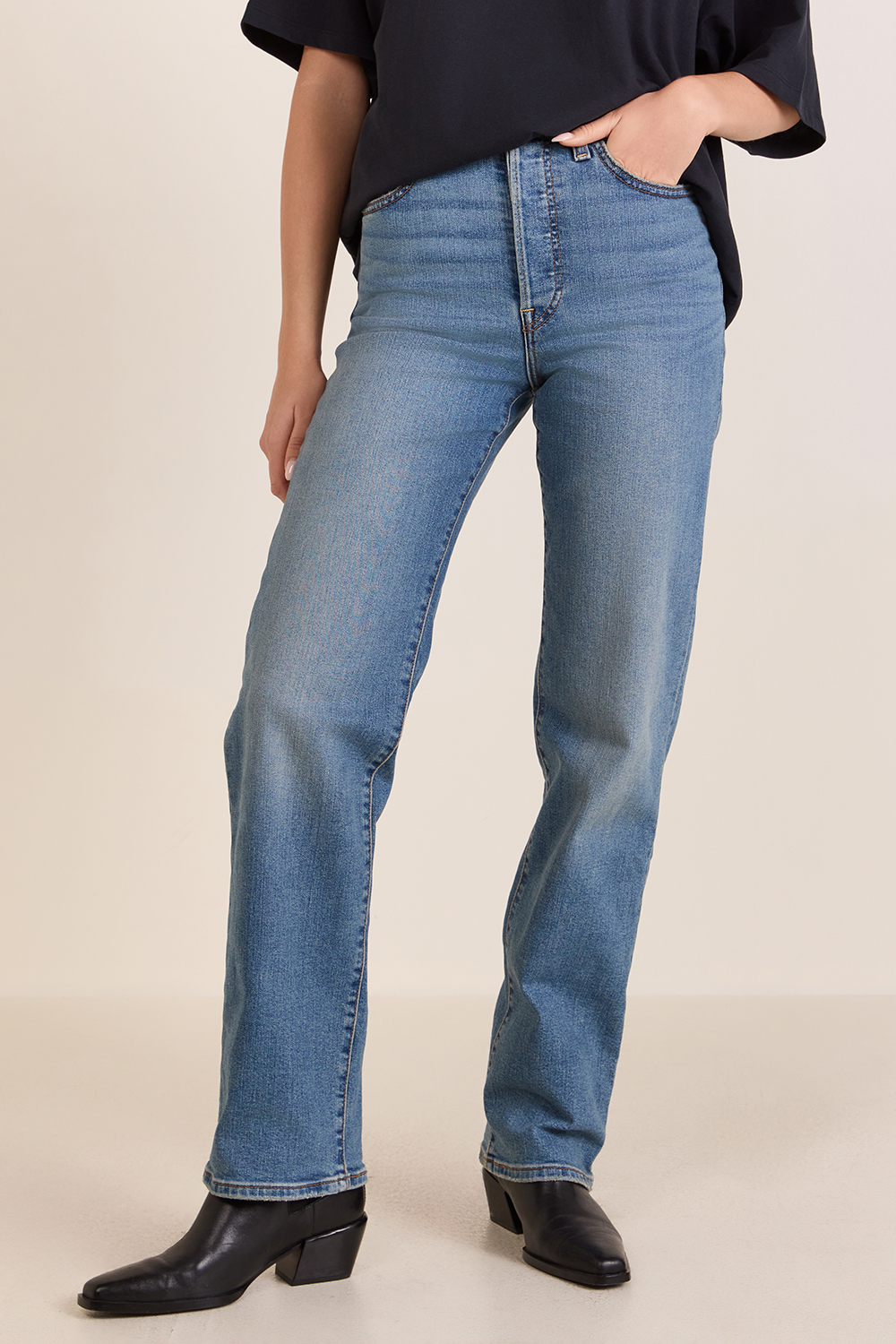 תמונת דוגמן קידמית של מכנסי ג'ינס ריבקאג' בגזרה ישרה