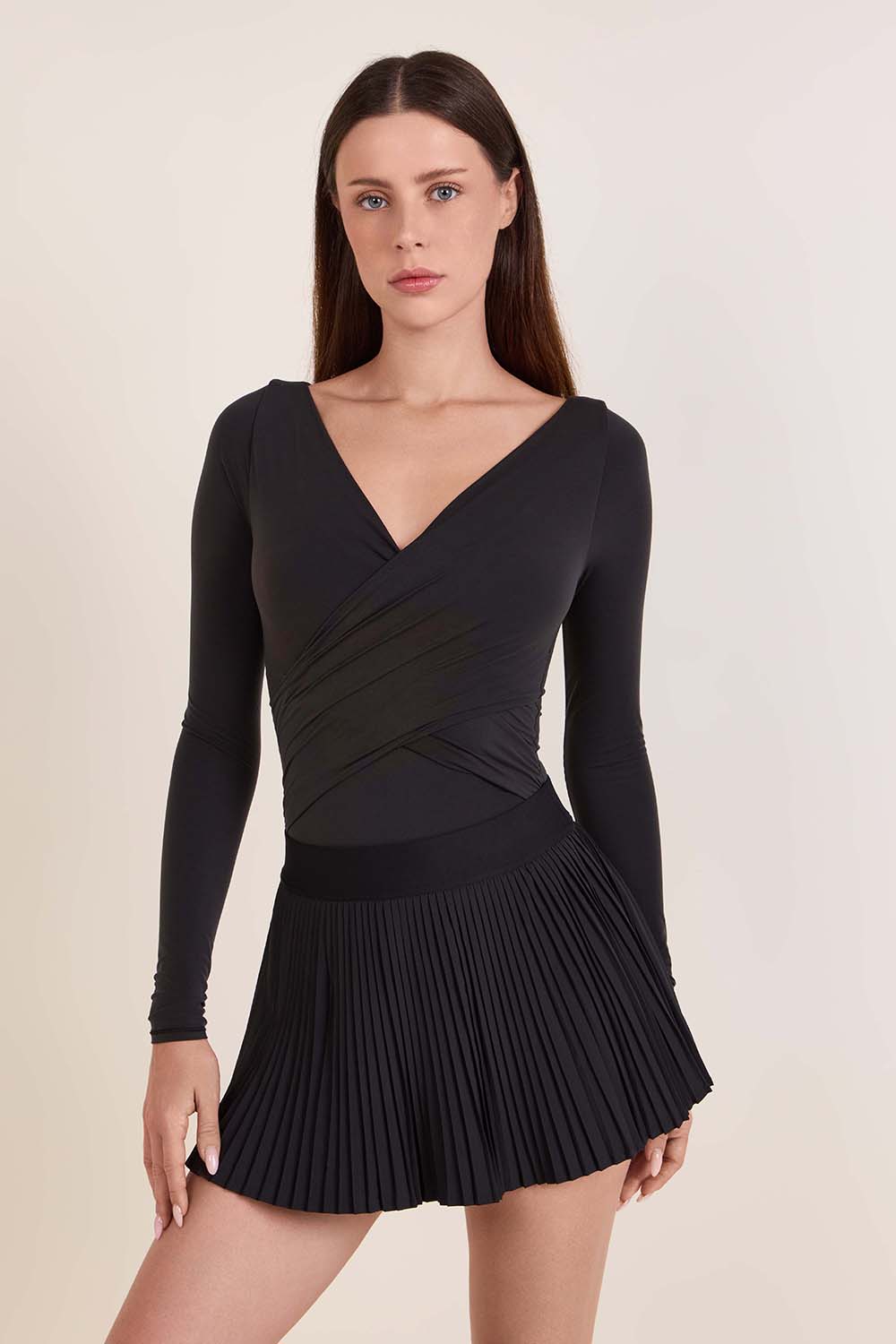 תמונת דוגמן קידמית של Nulu Wrap-Front Long-Sleeve Bodysuit