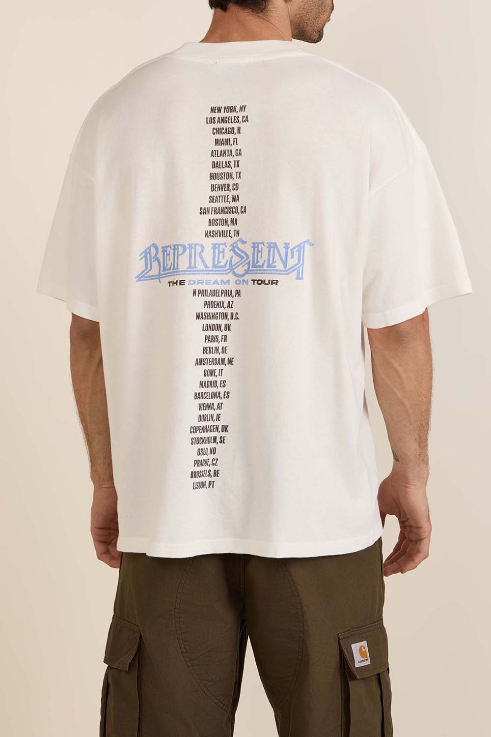 תמונת דוגמן אחורית של חולצת טי