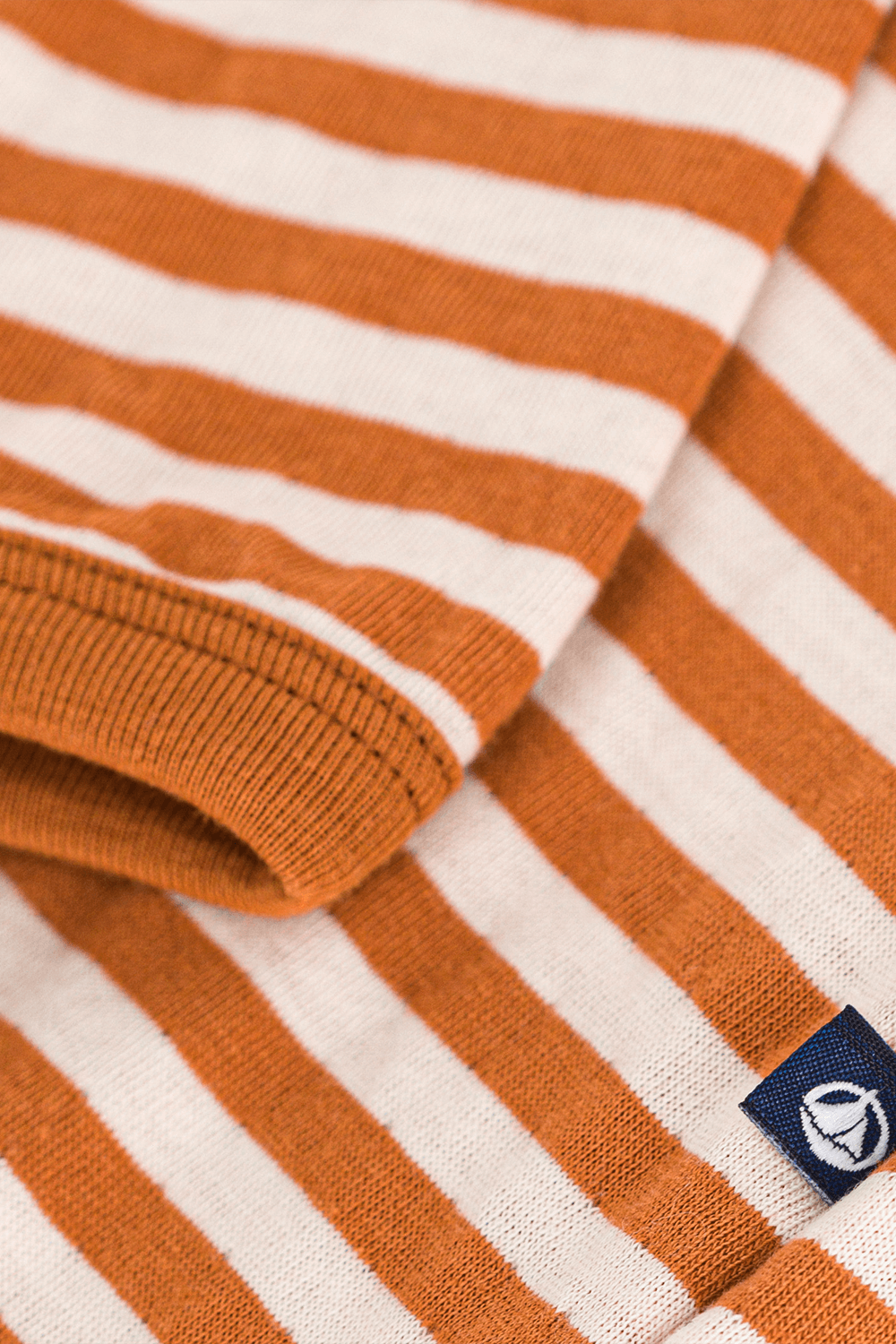 תמונת תקריב של אוברול פסים - 18-24 חודשים