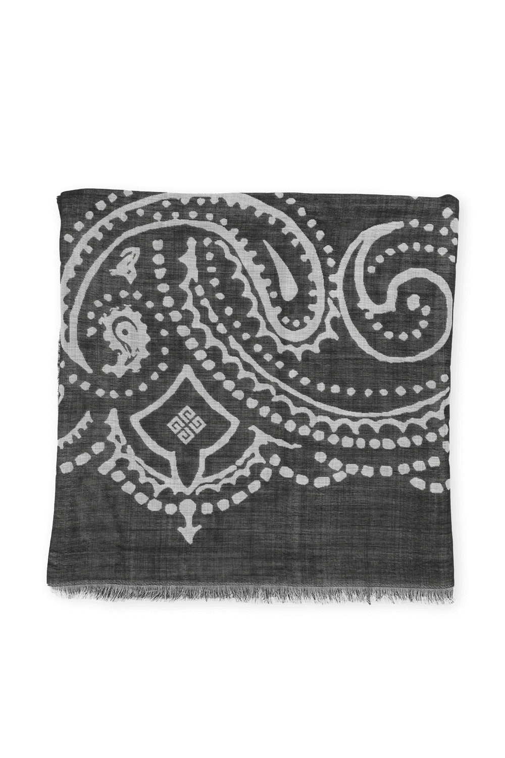 תמונה קידמית של צעיף משי שחור עם עיטורים