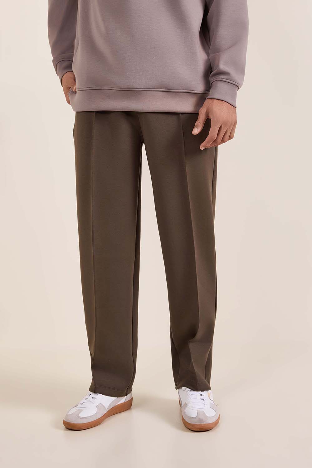 תמונת דוגמן קידמית של Smooth Spacer Pintuck Pant *Regular