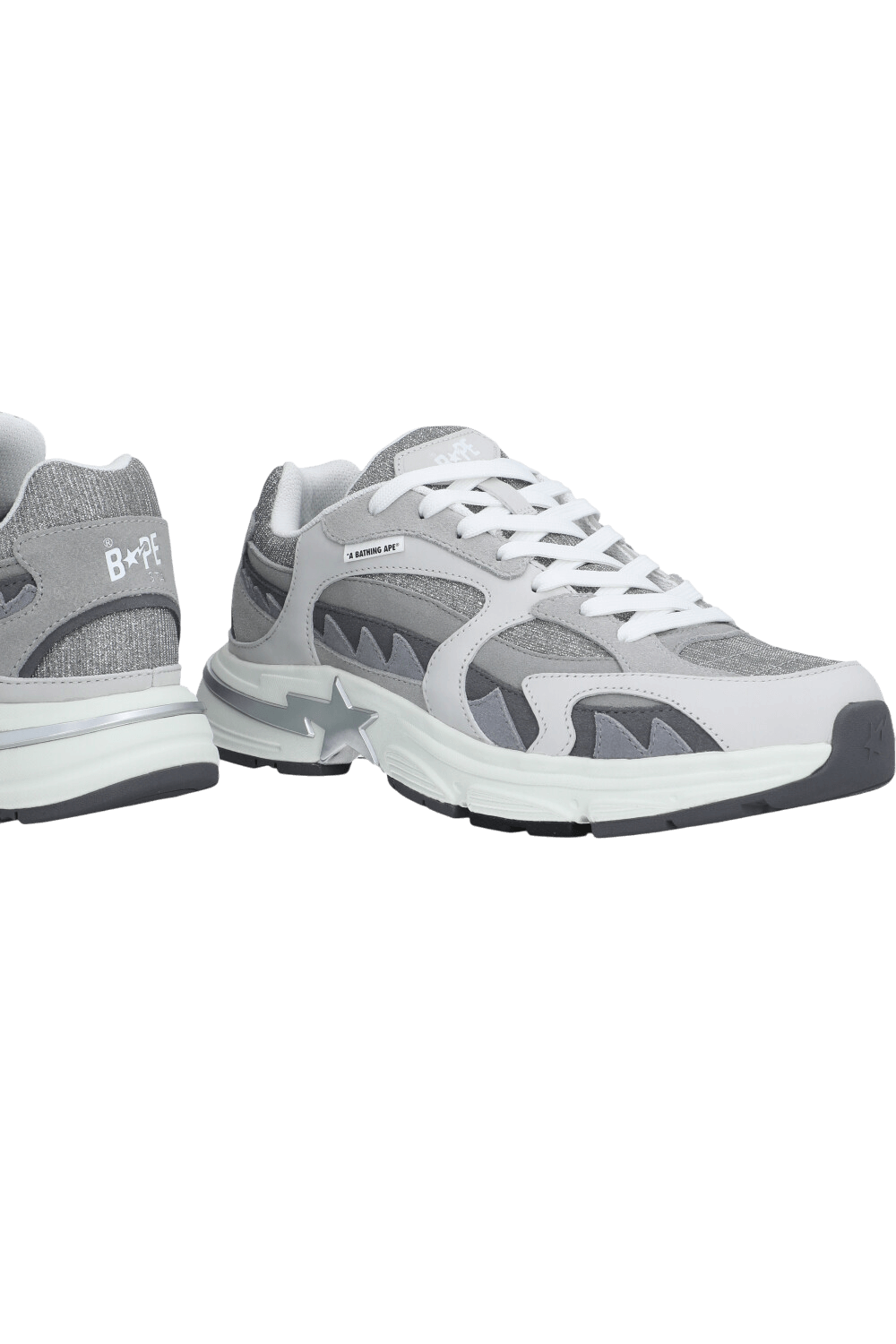 תמונת תקריב של נעלי סניקרס שארק 1 M2