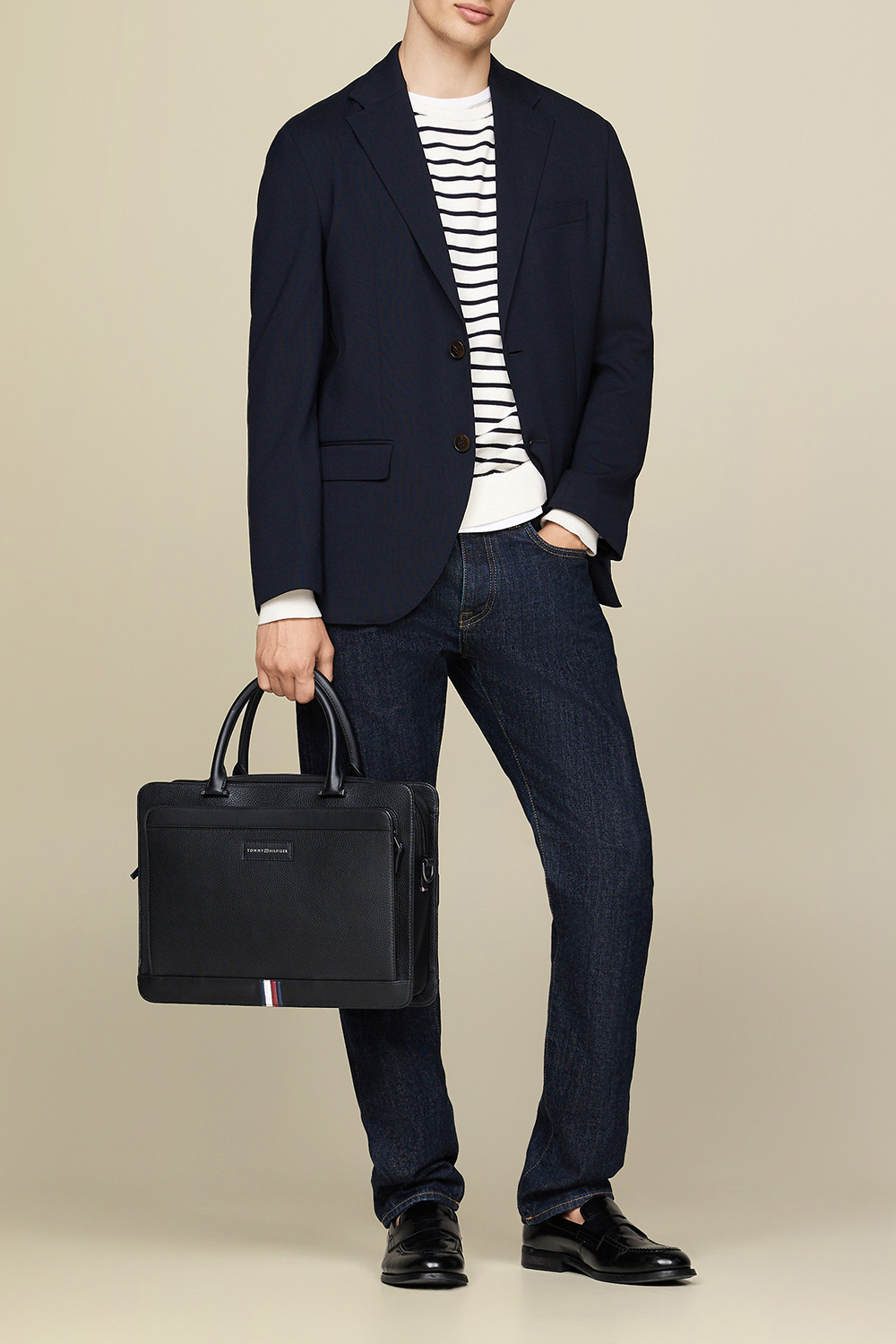 תמונת דוגמן קידמית של תיק נשיאה למחשב