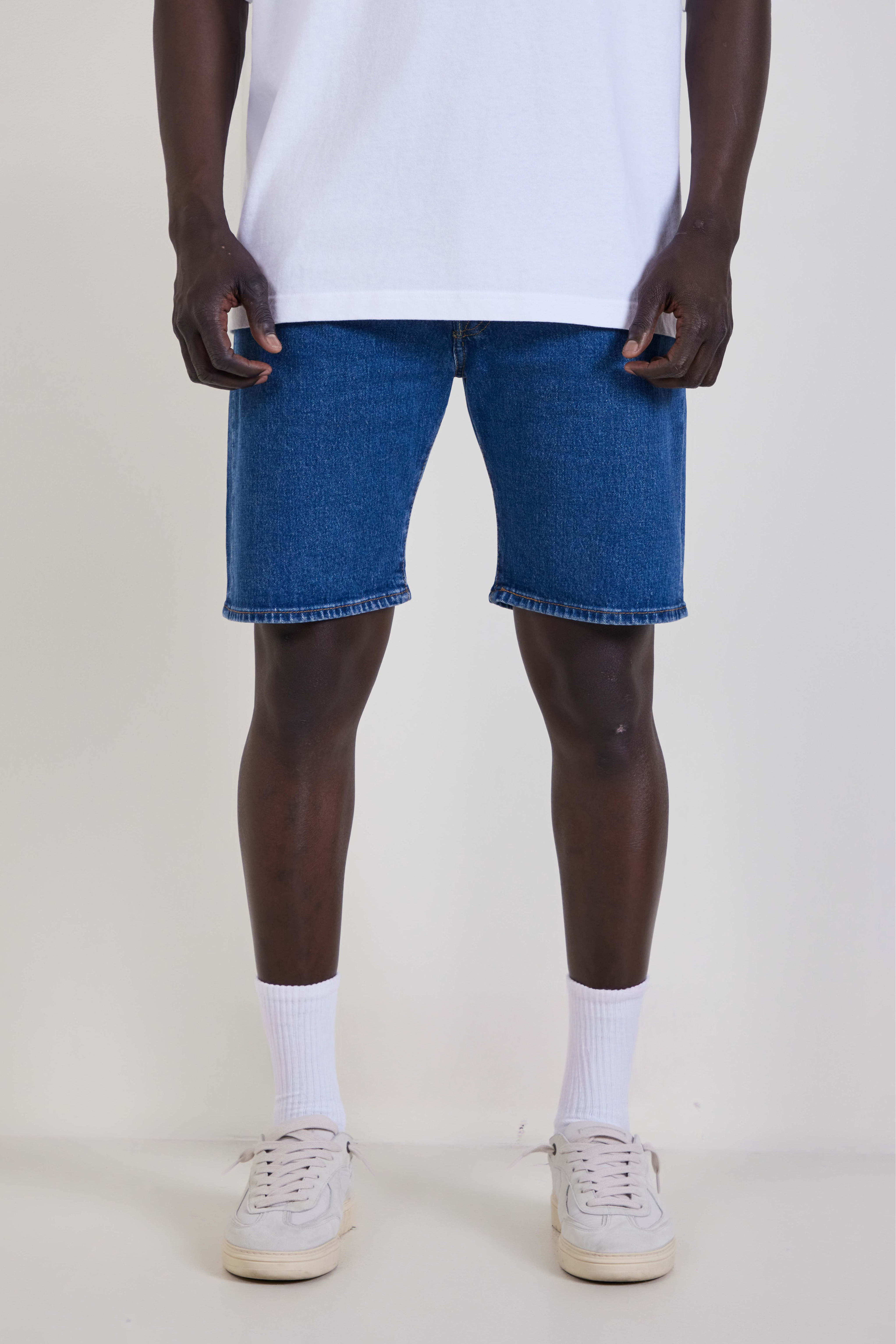 תמונת דוגמן קידמית של מכנסי ג'ינס קצרים 501