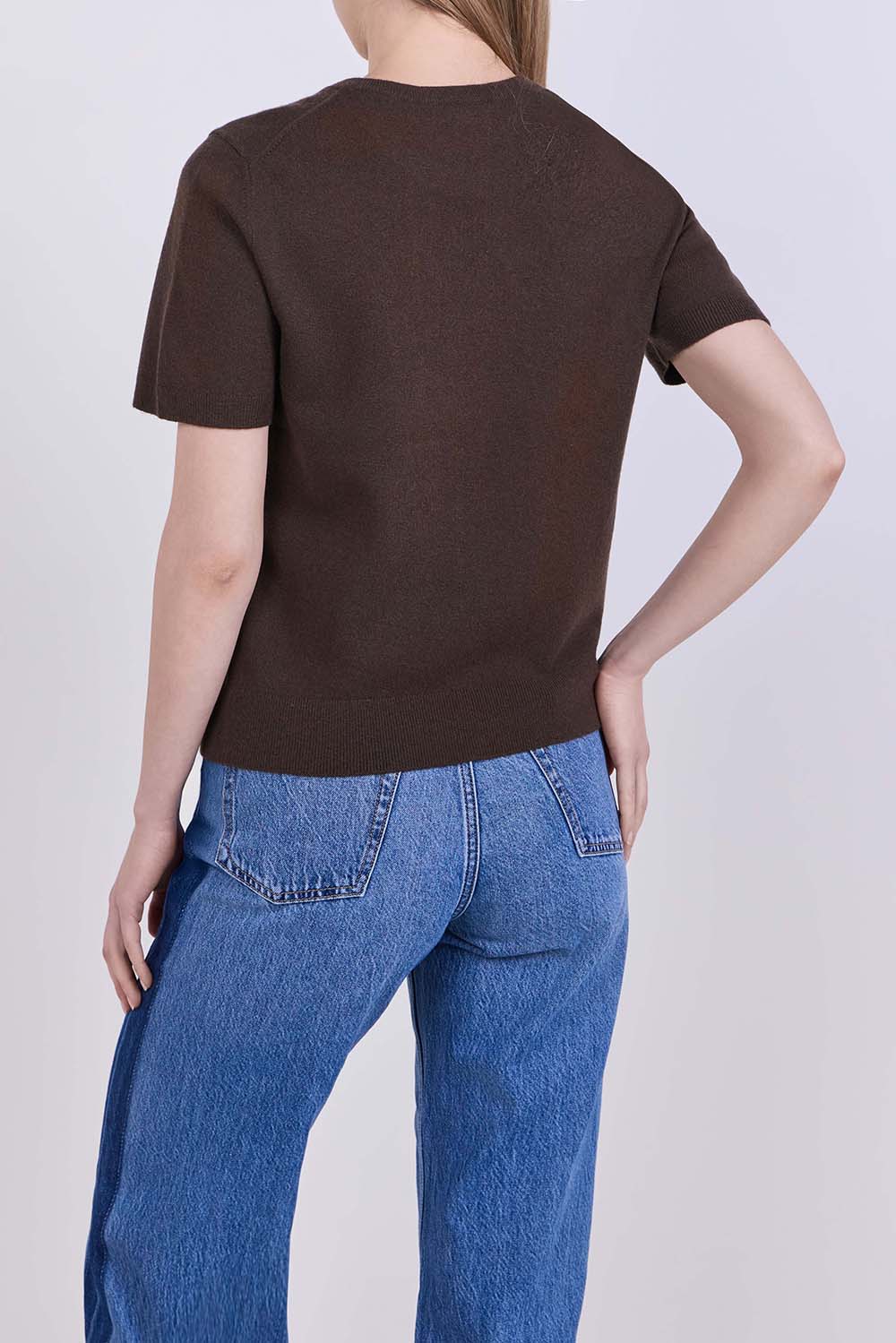 תמונת דוגמן אחורית של חולצת סריג קשמיר