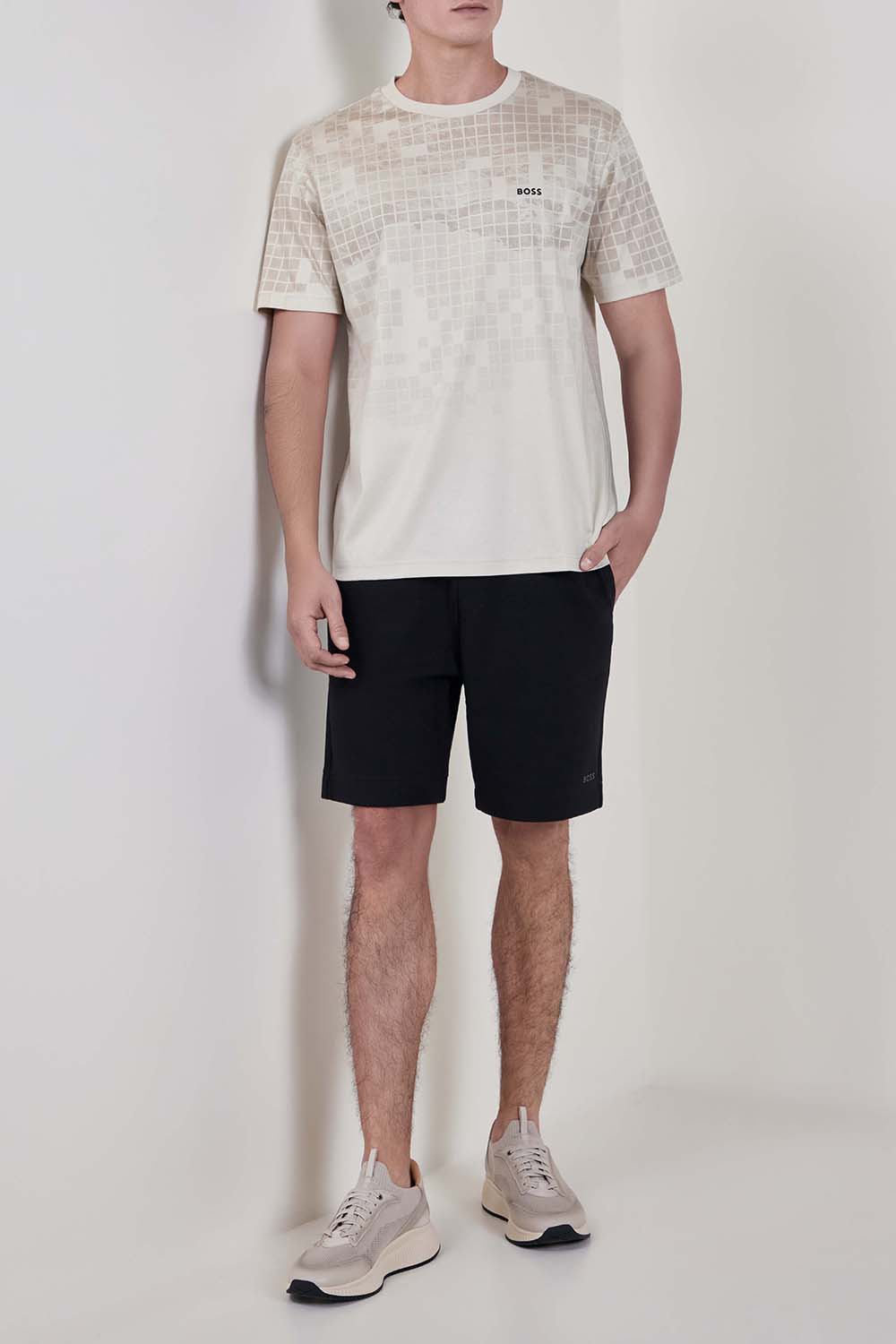 תמונת דוגמן קידמית של נעלי סניקרס