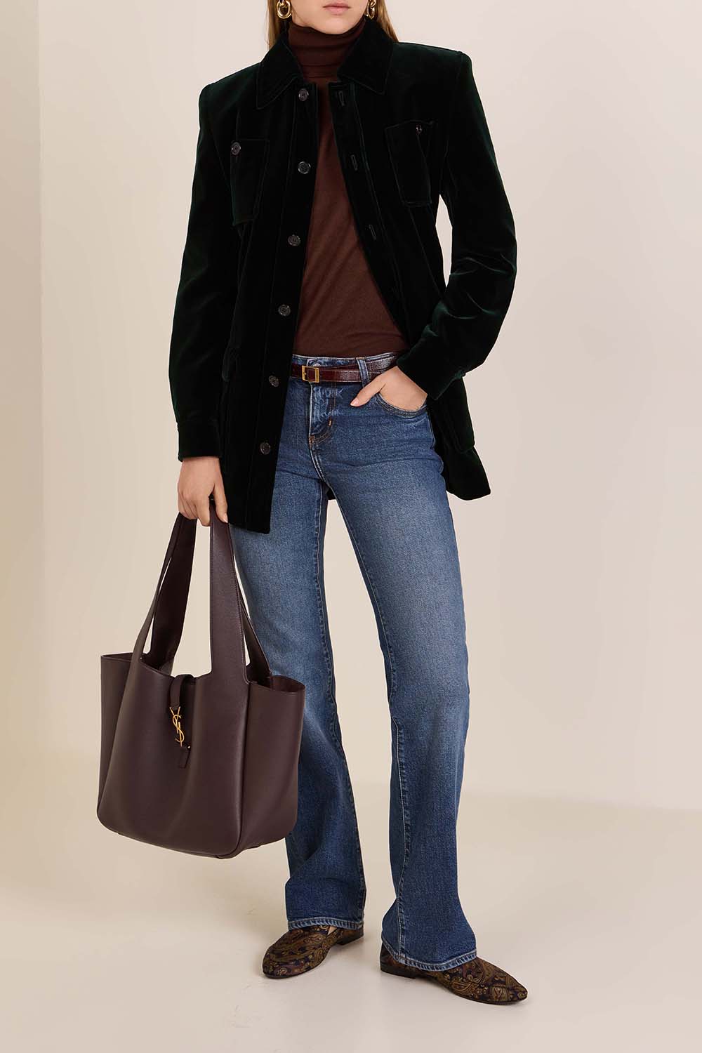 תמונת דוגמן קידמית של נעלי מוקסינים