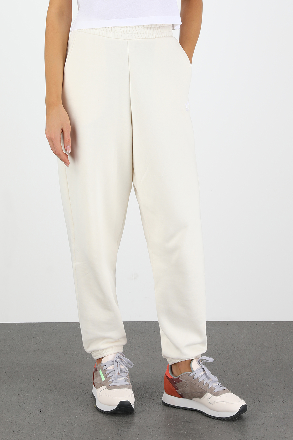 תמונת דוגמן קידמית של Classic Leather Ripple Shoes in Earth Tones