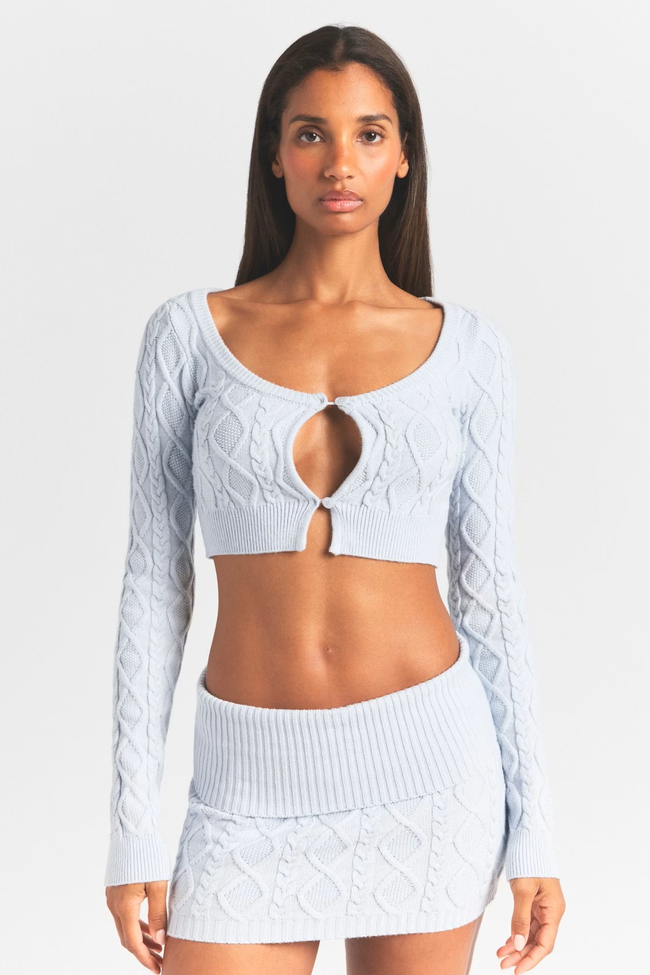 תמונת תקריב דוגמן של CABLEKNIT CARDIGAN