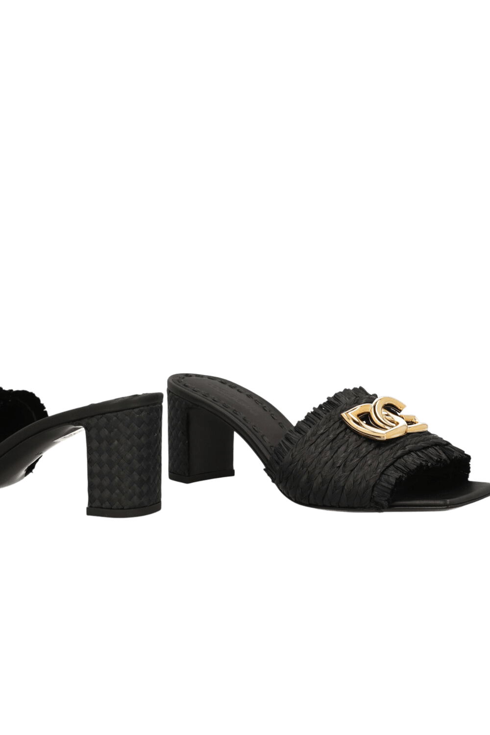 תמונת תקריב של נעלי מיולס עקב