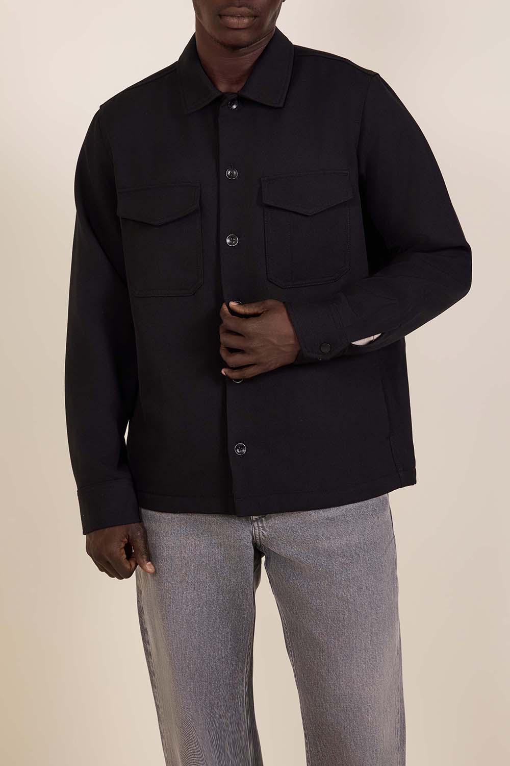 תמונת דוגמן קידמית של ז'קט חולצה