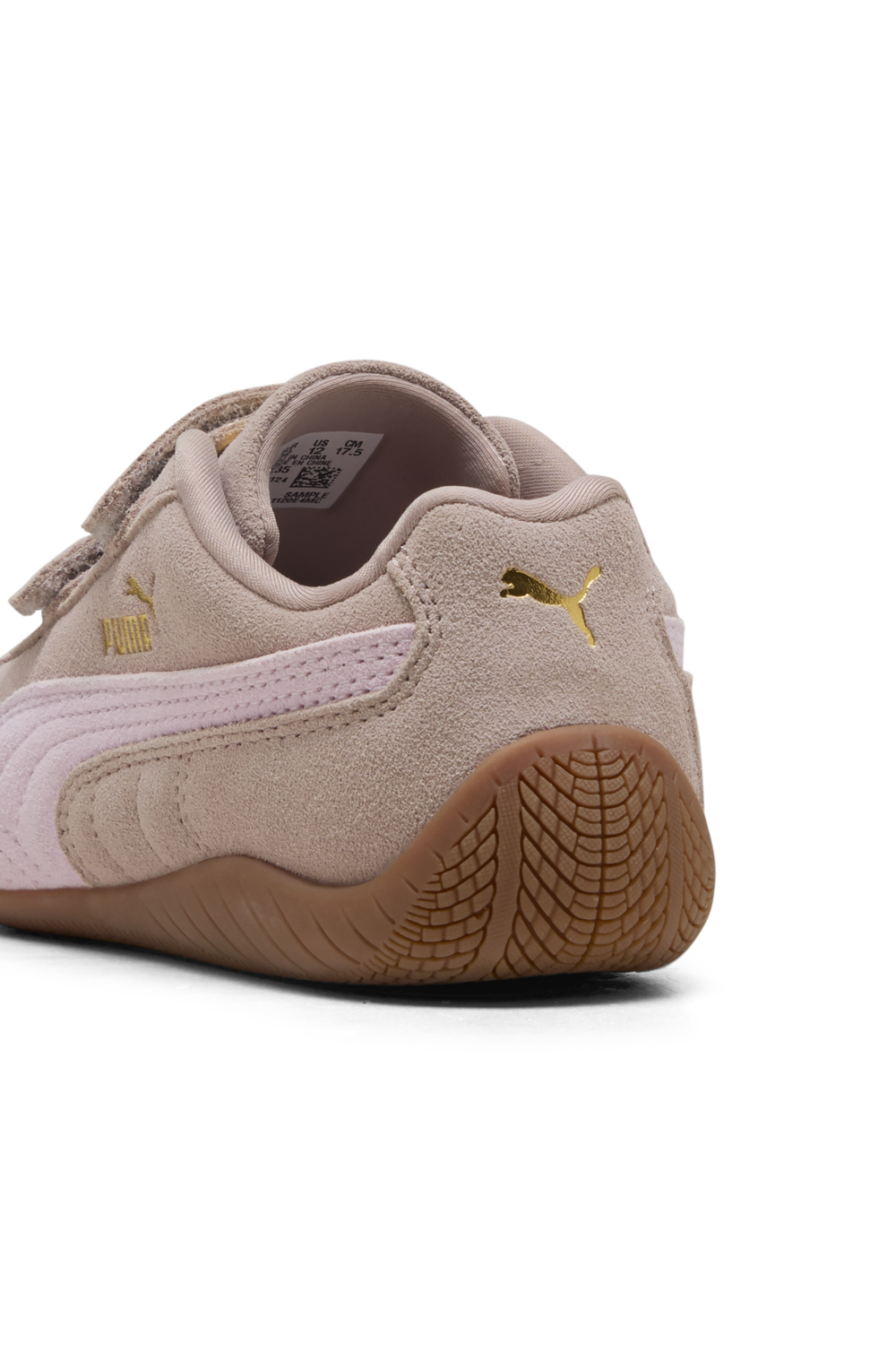 תמונת פנים של נעלי סניקרס