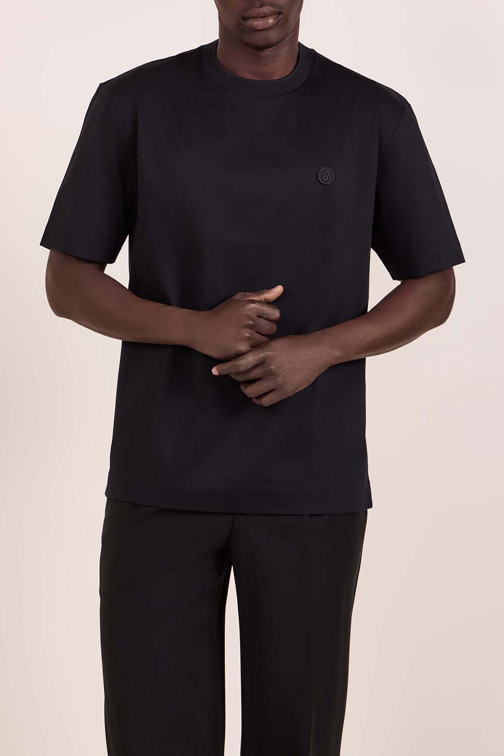 תמונת דוגמן קידמית של חולצת טי