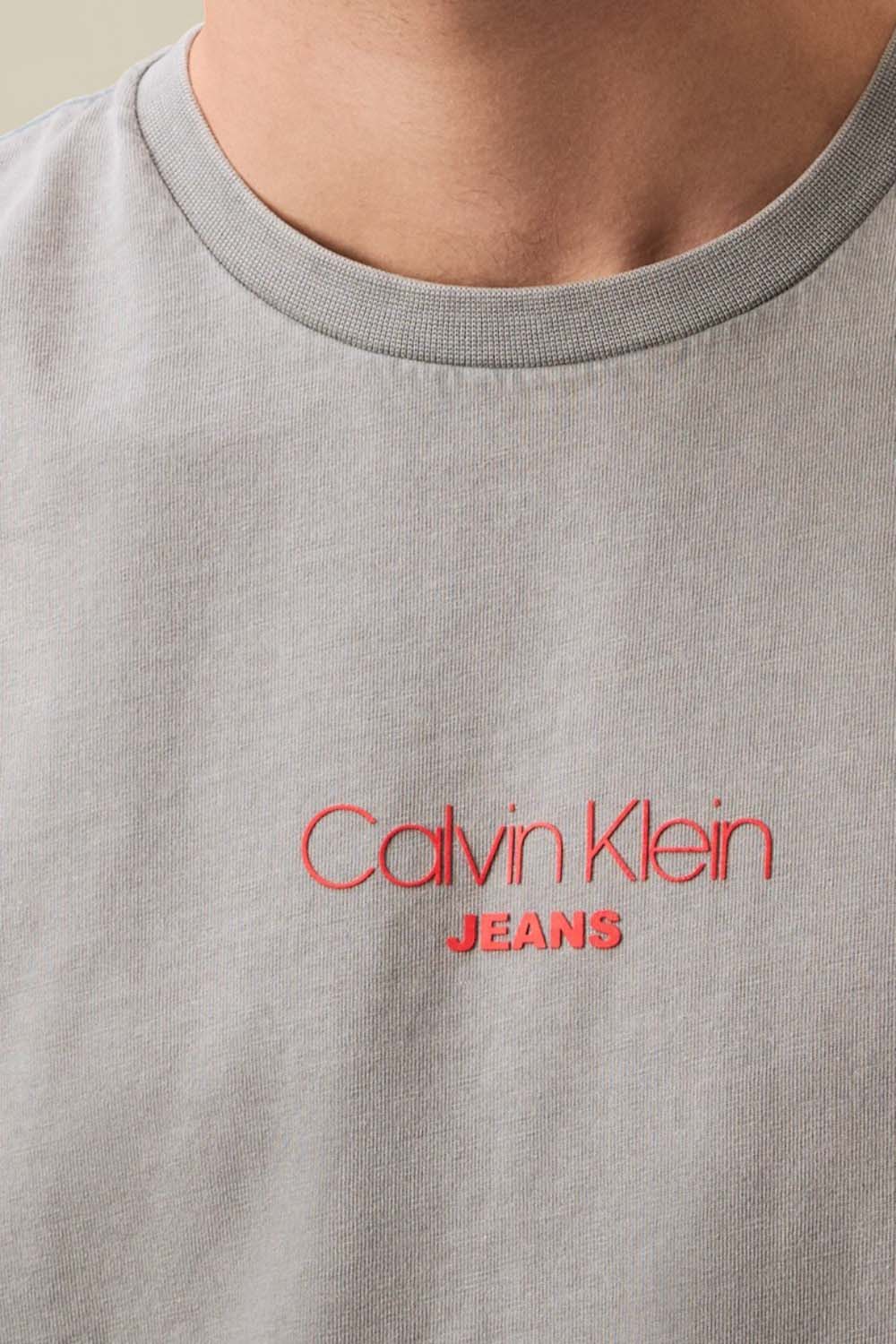 תמונת תקריב דוגמן של חולצת טי