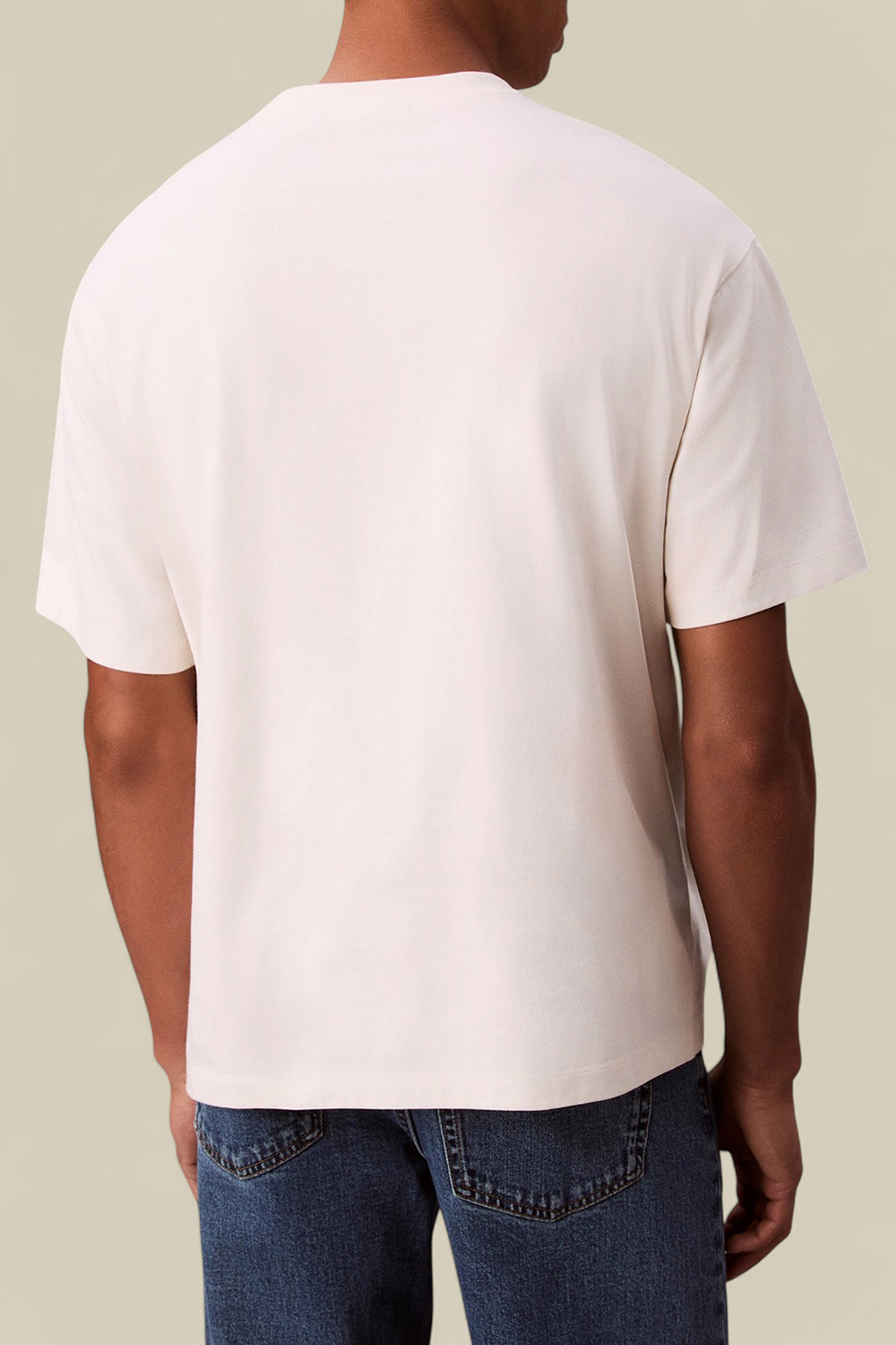 תמונת דוגמן אחורית של חולצת טי