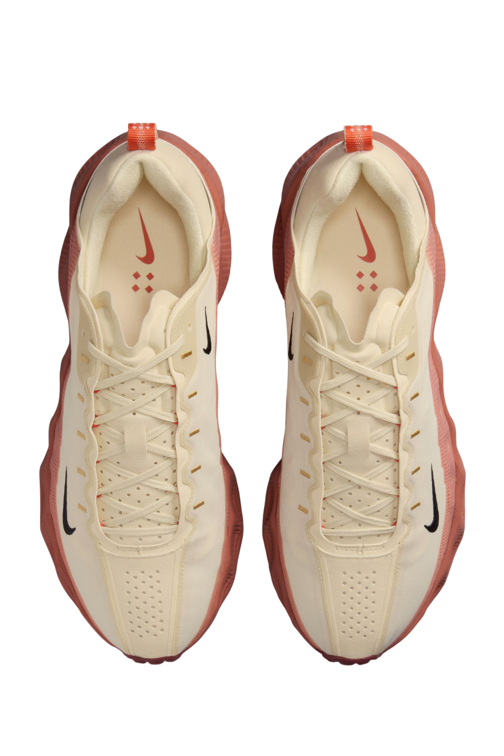 תמונת תקריב של נעלי סניקרס