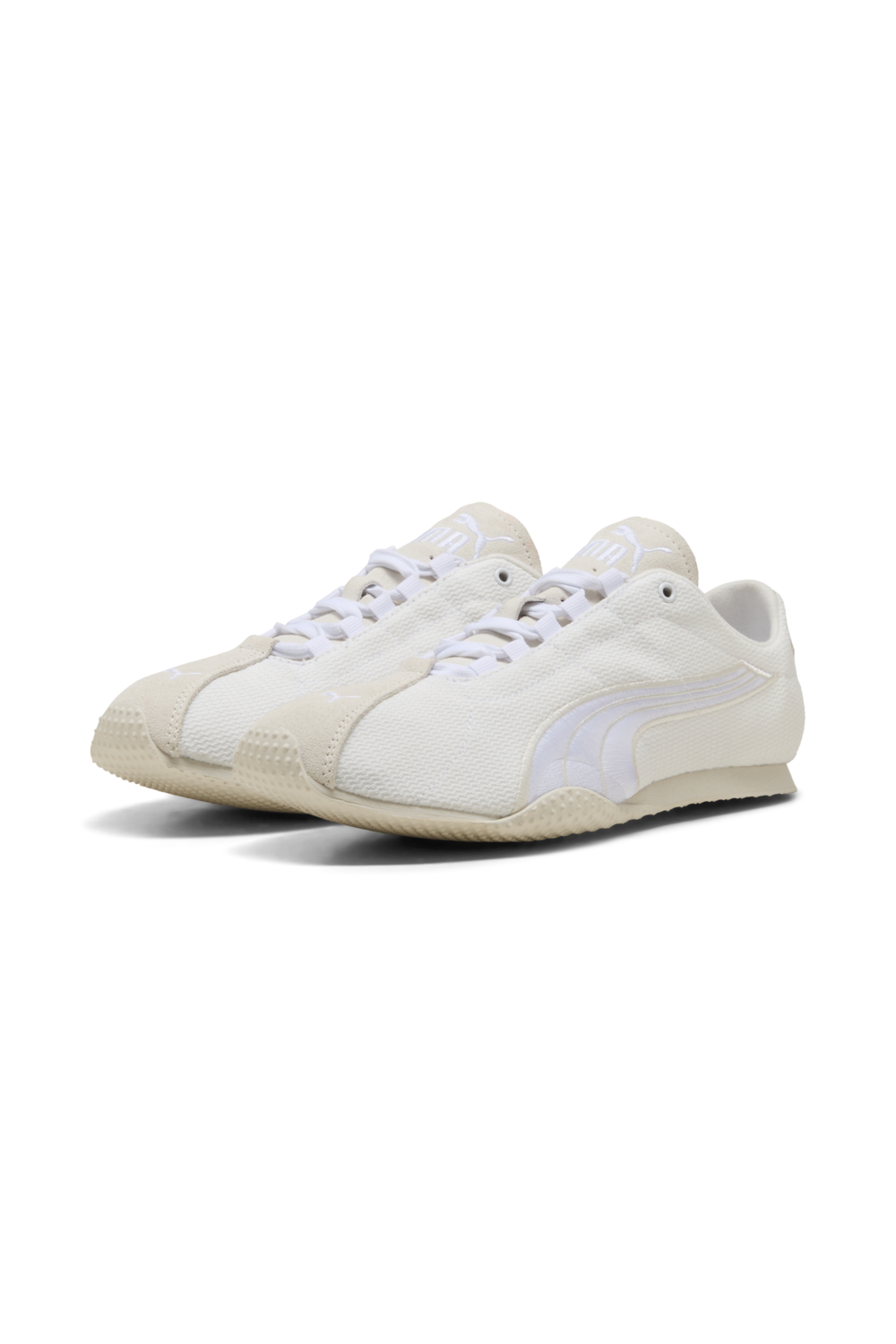 תמונת תקריב של נעלי סניקרס