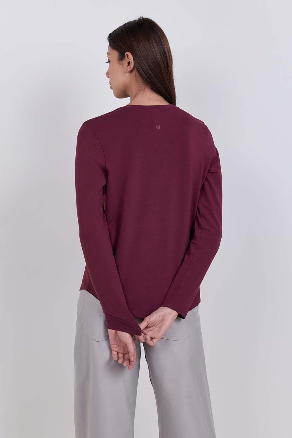 תמונת דוגמן אחורית של Love Long-Sleeve Shirt