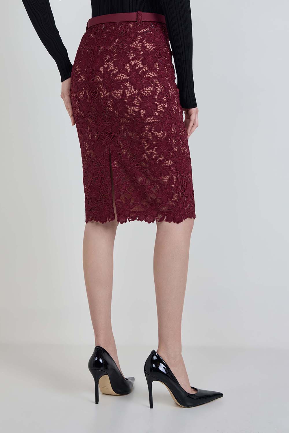 תמונת דוגמן אחורית של חצאית מידי