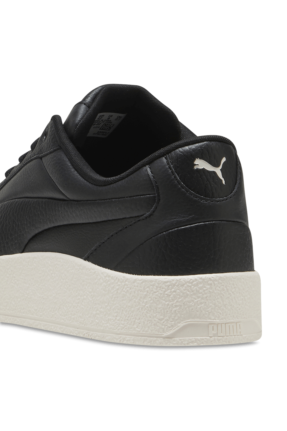 תמונת תקריב של נעלי סניקרס